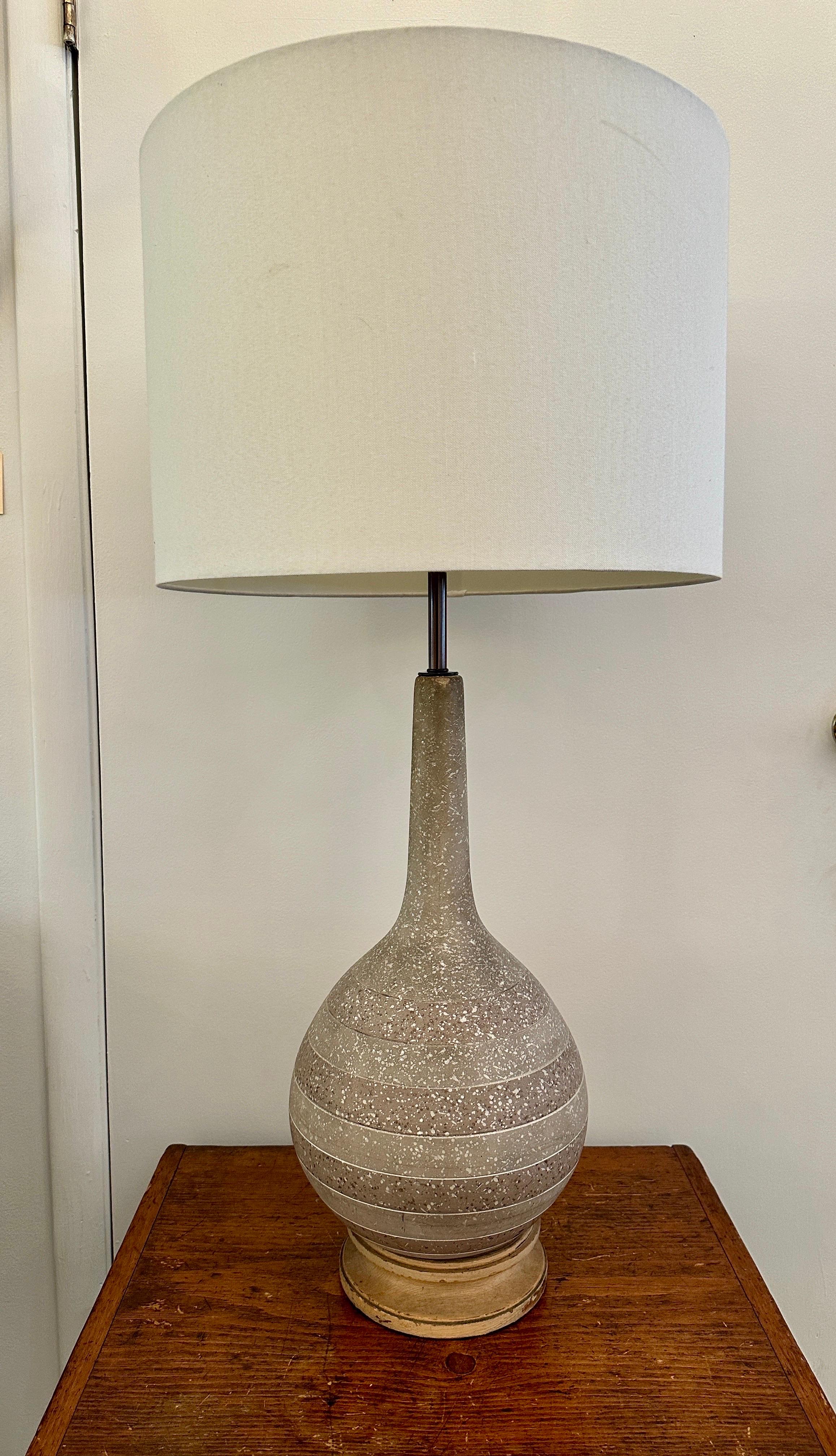 Vintage Gourd Shaped Ceramic Lamp in Matte Finish Table Lamp For Sale 5