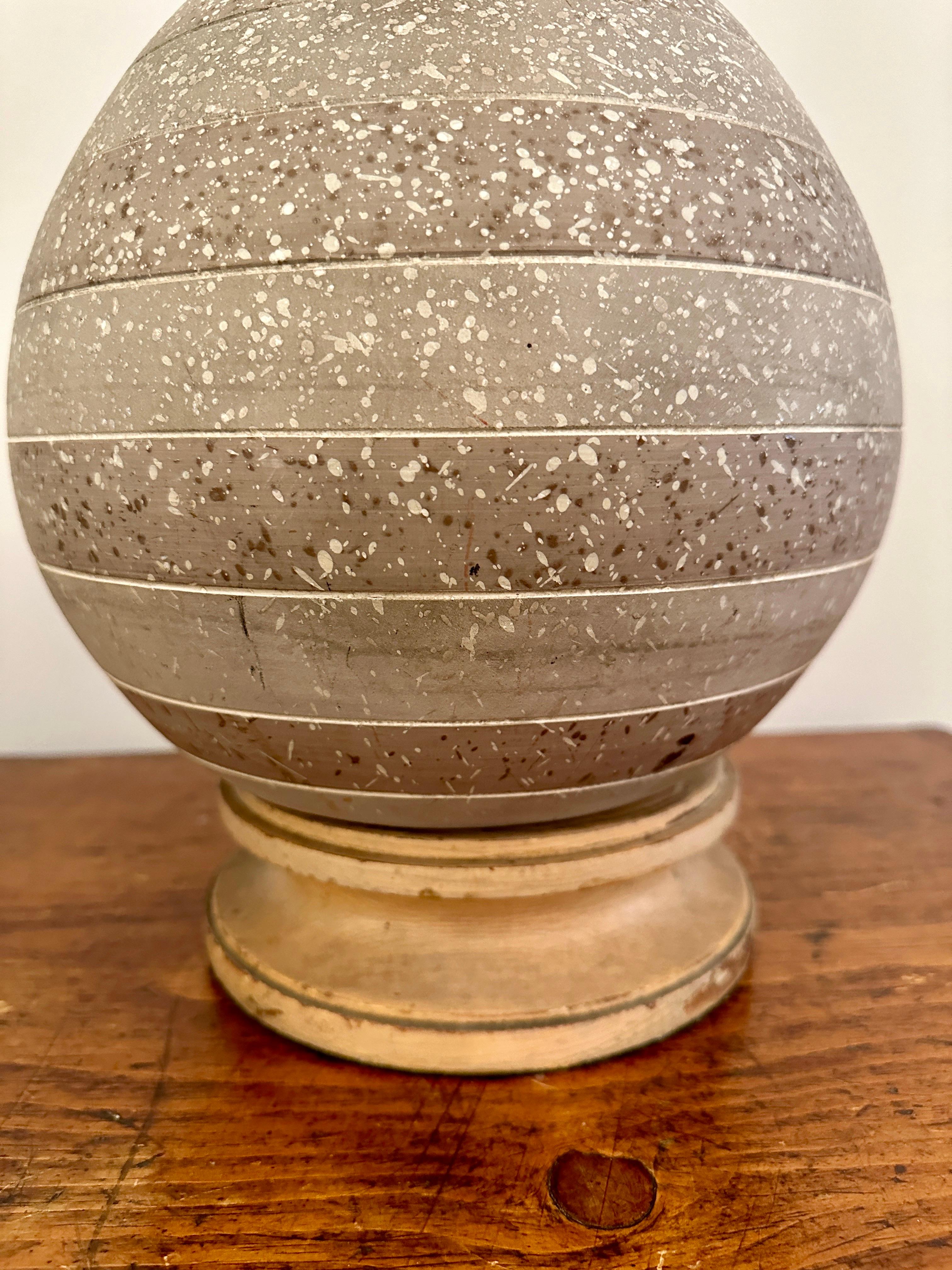 Mid-Century Modern Vintage Gourd Shaped Ceramic Lamp in Matte Finish Table Lamp For Sale