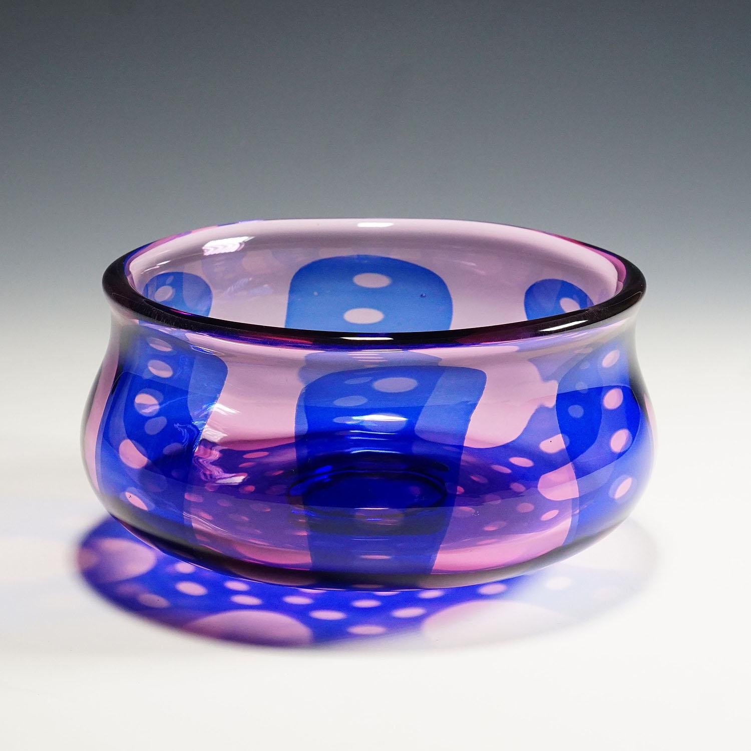 Vintage Graal Bowl by Edward Hald for Orrefors, Sweden ca. 1970s

A large and heavy bowl of the Graal series designed by Edvward Hald for Orrefors Sweden. Pink glass decorated with a dotted layer in blue, overlayed with a thick clear glass layer.