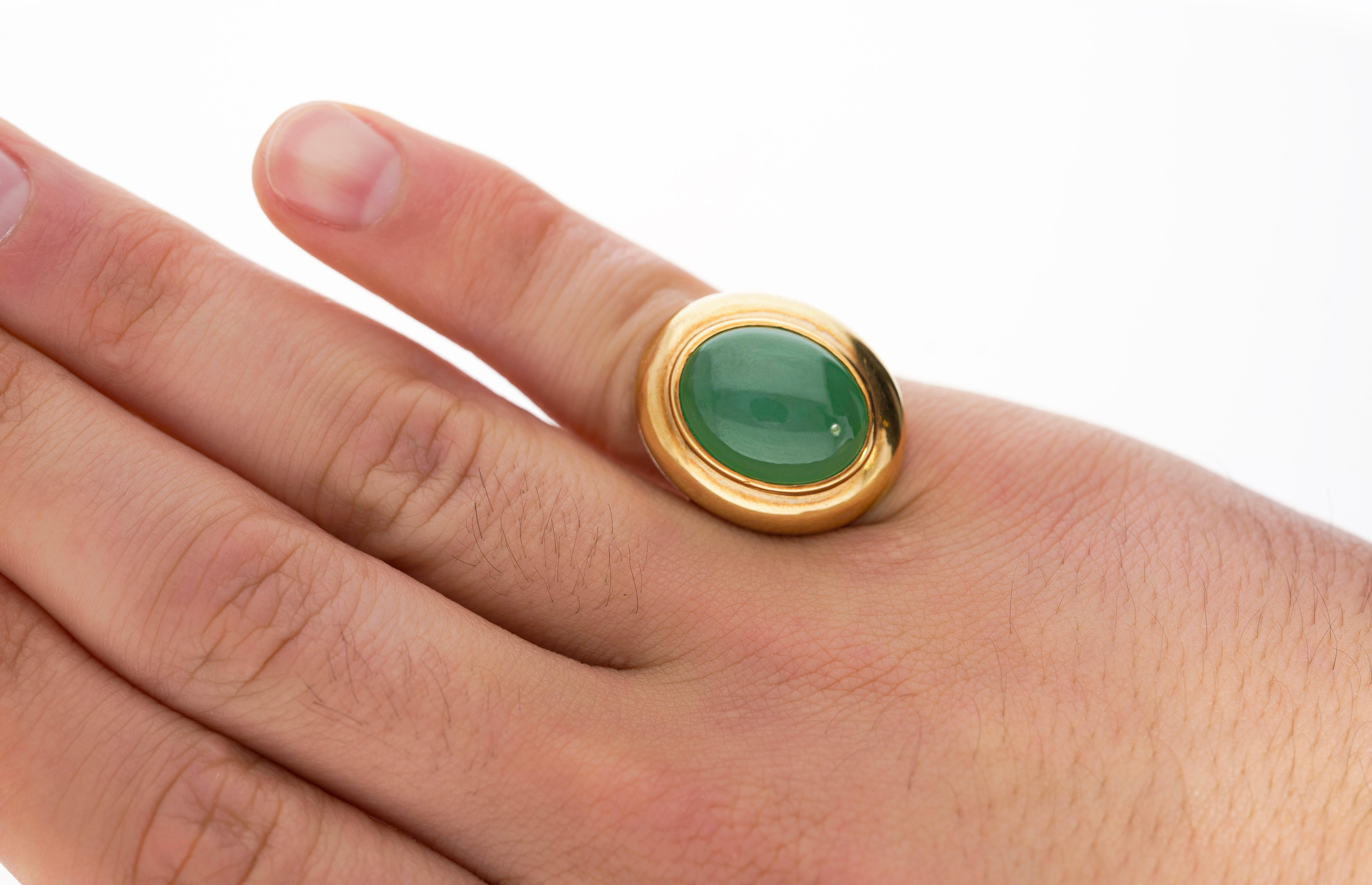 Vintage Grade A Jadeite Jade Gump's San Francisco Bezel Set Ring in 18K Gold For Sale 1