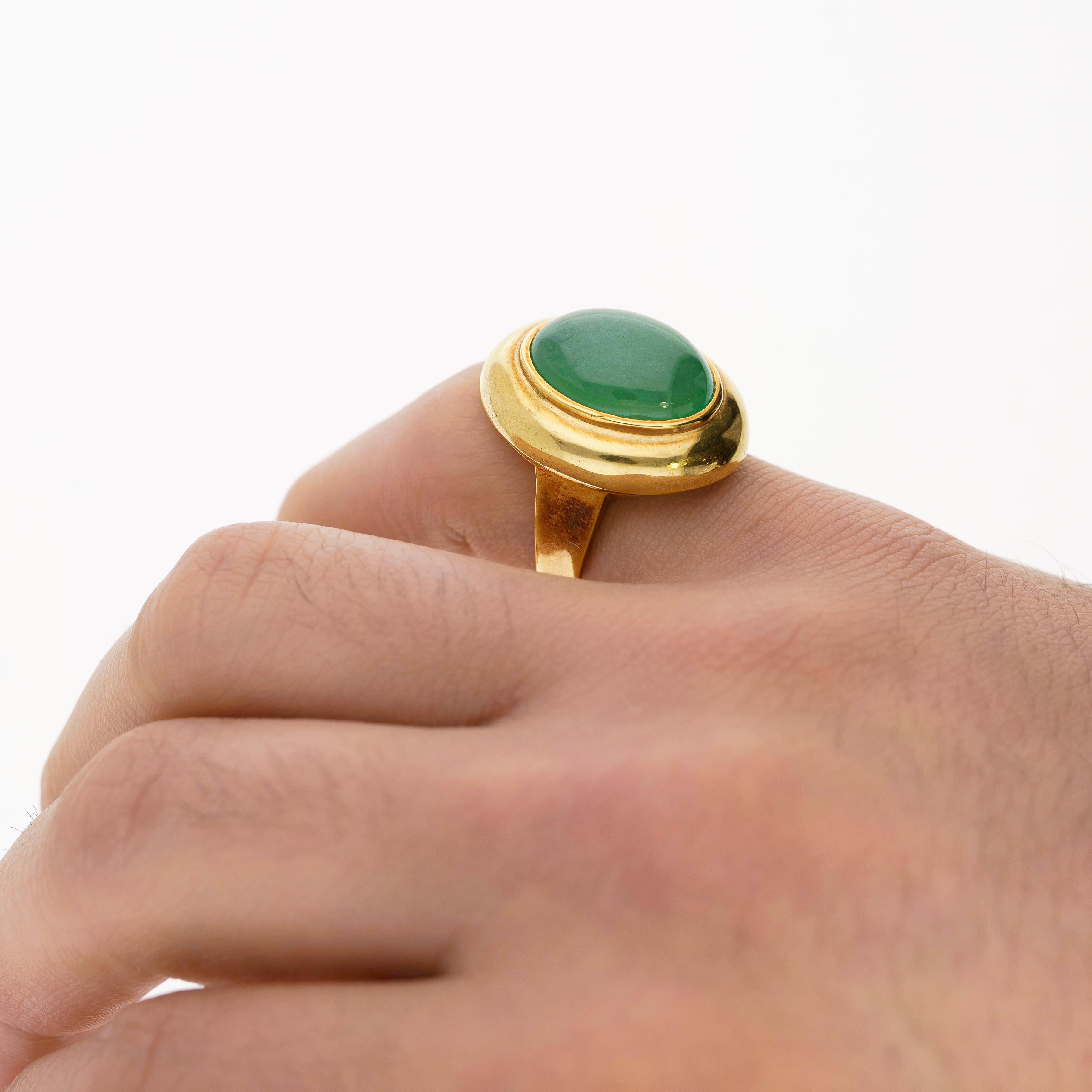 Vintage Grade A Jadeite Jade Gump's San Francisco Bezel Set Ring in 18K Gold For Sale 3