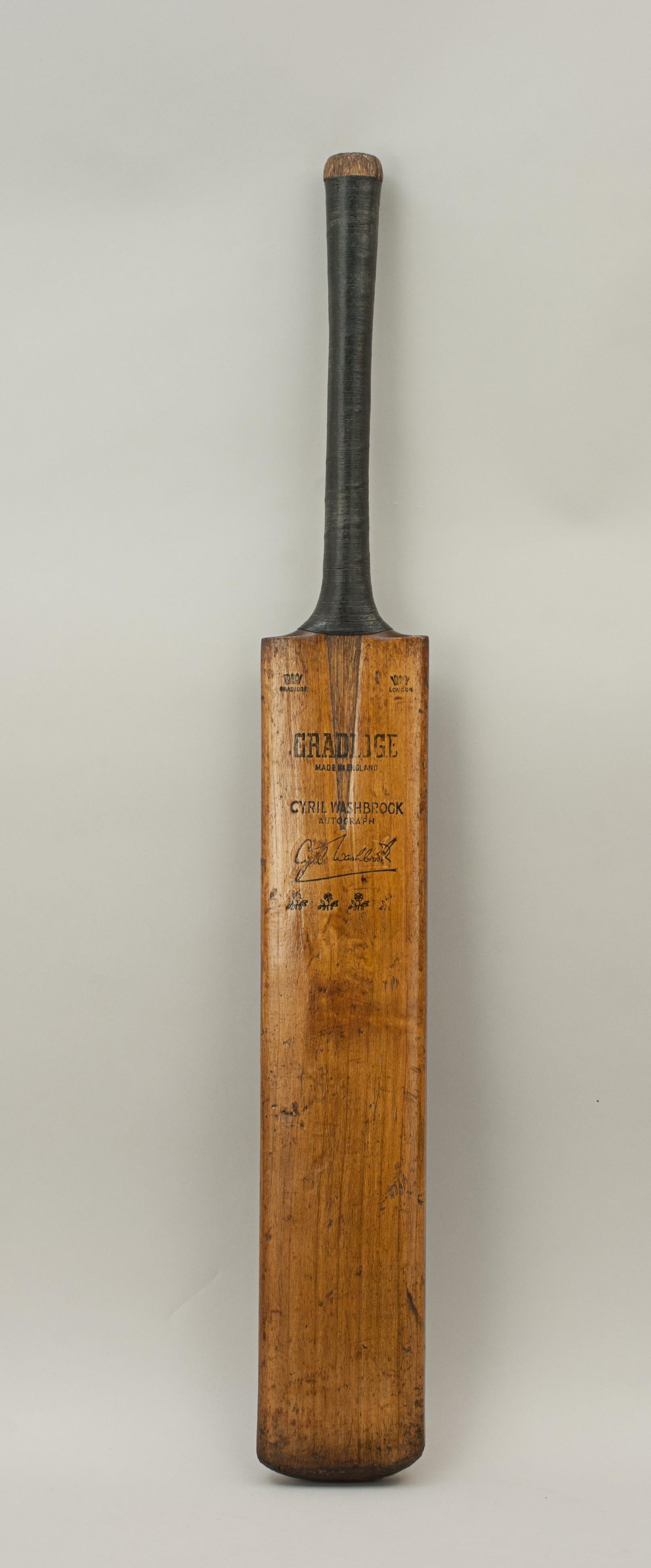Vintage Gradidge cricket bat, Cyril washbrook.
A good willow cricket bat by Gradidge of London. The 