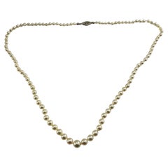 Collier de perles de culture graduées vintage avec fermeture en or blanc 14 carats