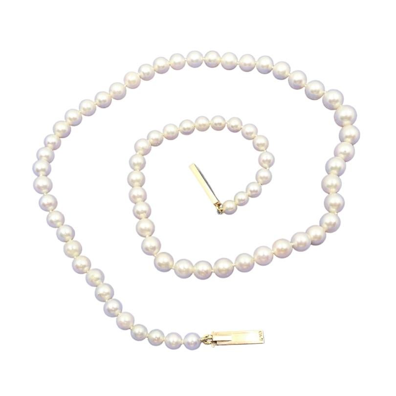 Round Cut Vintage Graduated Pearl Necklace 18k Gold Clasp For Sale