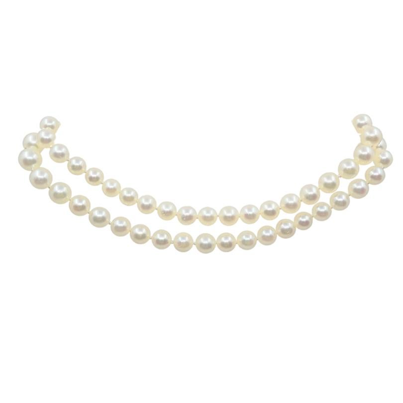 Vintage Graduated Pearl Necklace 18k Gold Clasp In Good Condition For Sale In Beverly Hills, CA