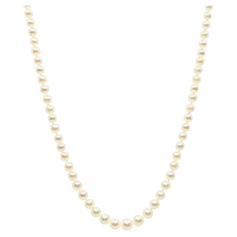 Vintage Graduated Pearl Necklace 18k Gold Clasp