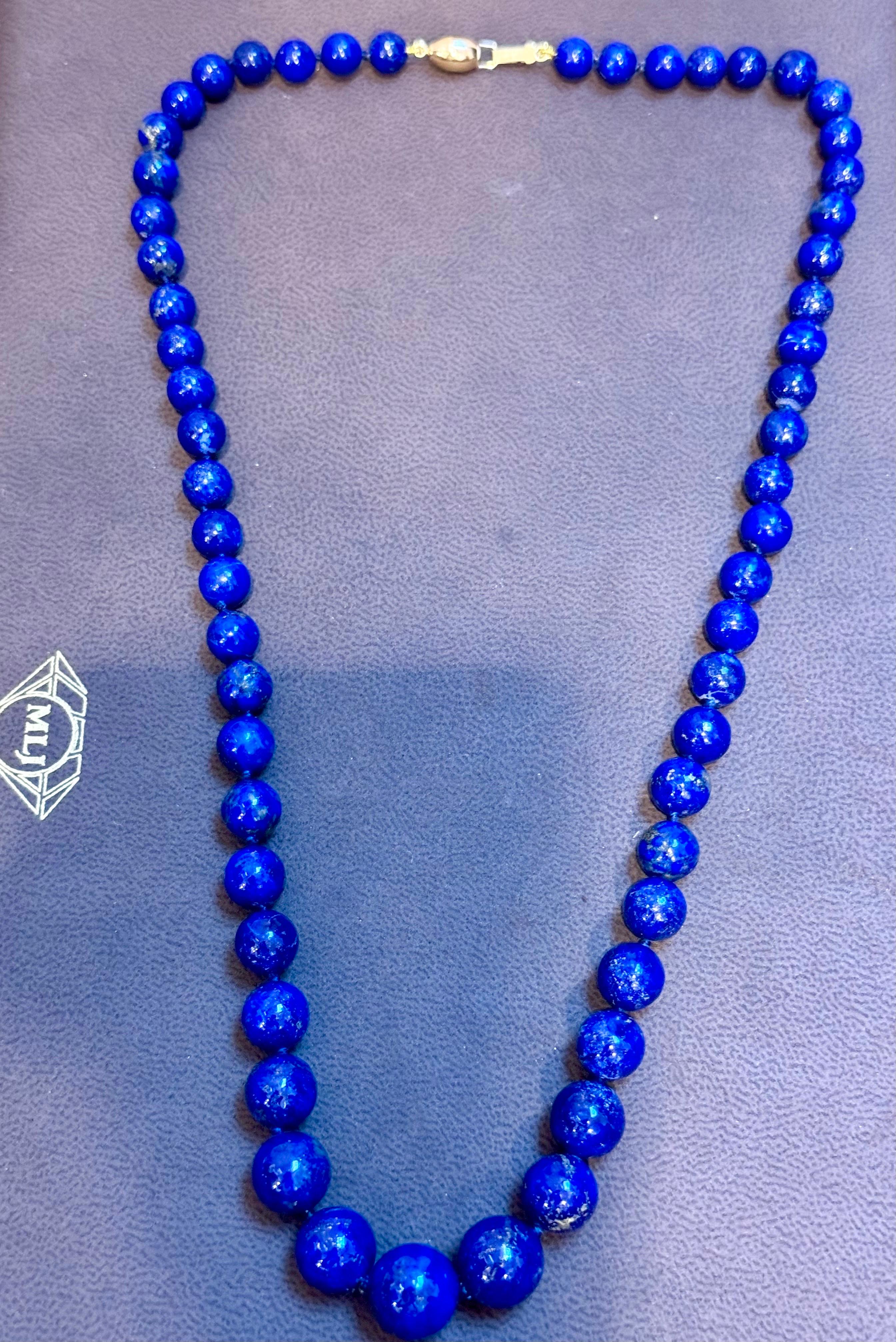 Collar Vintage Graduado de Lapislázuli de una sola vuelta Cierre de Oro Amarillo de 14 Kt en venta 6