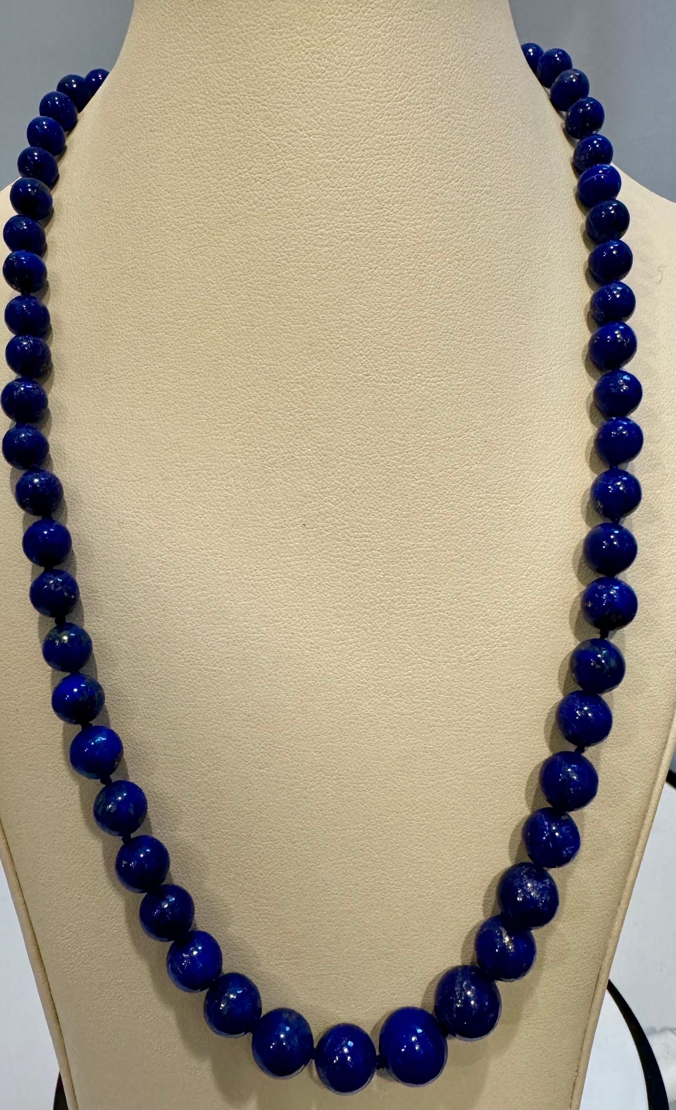 Collar Vintage Graduado de Lapislázuli de una sola vuelta Cierre de Oro Amarillo de 14 Kt en venta 1