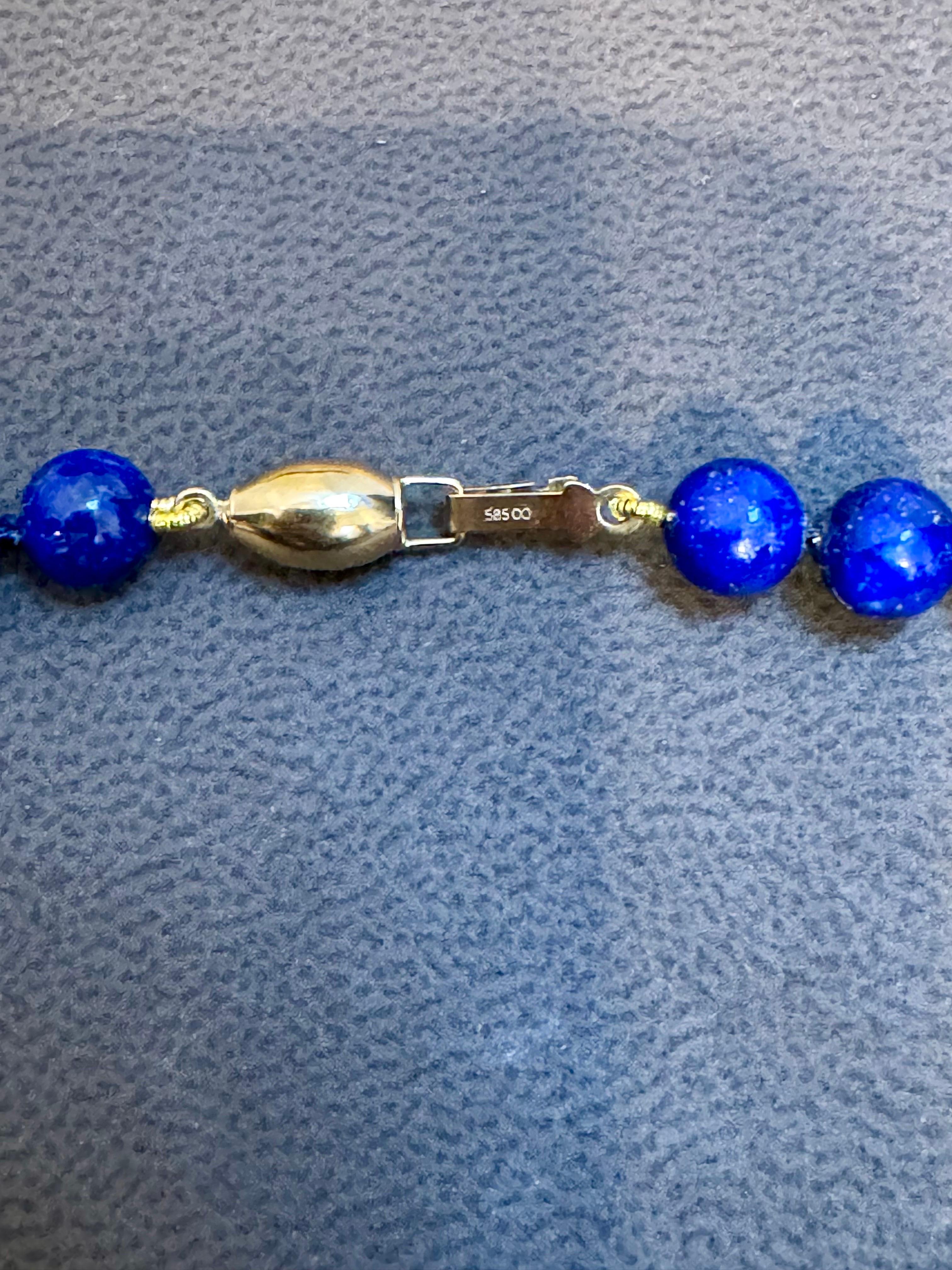Collar Vintage Graduado de Lapislázuli de una sola vuelta Cierre de Oro Amarillo de 14 Kt en venta 2