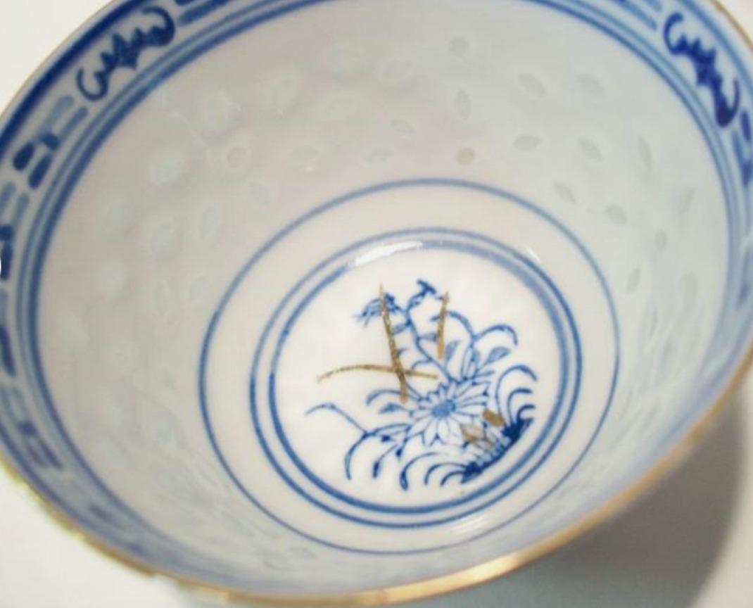 Vintage Tazón de té de porcelana pintado a mano Grano de arroz - China - Mediados del siglo XX en venta 1