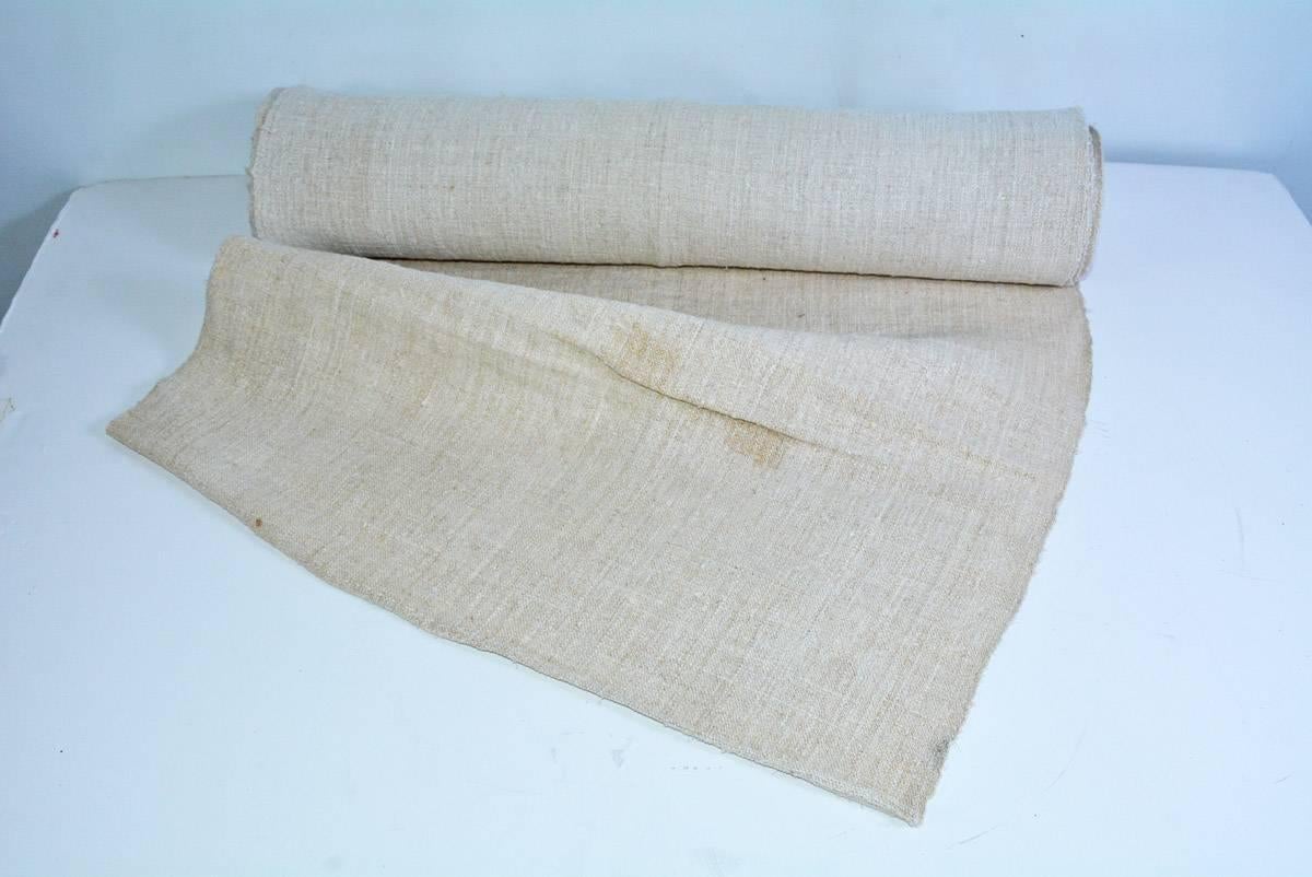 This vintage English grain sack linen textile fabric is in excellent condition! Beautifully woven rustic look makes it a brilliant fit for any country style or farmhouse decor. This vintage linen fabric is 23.5