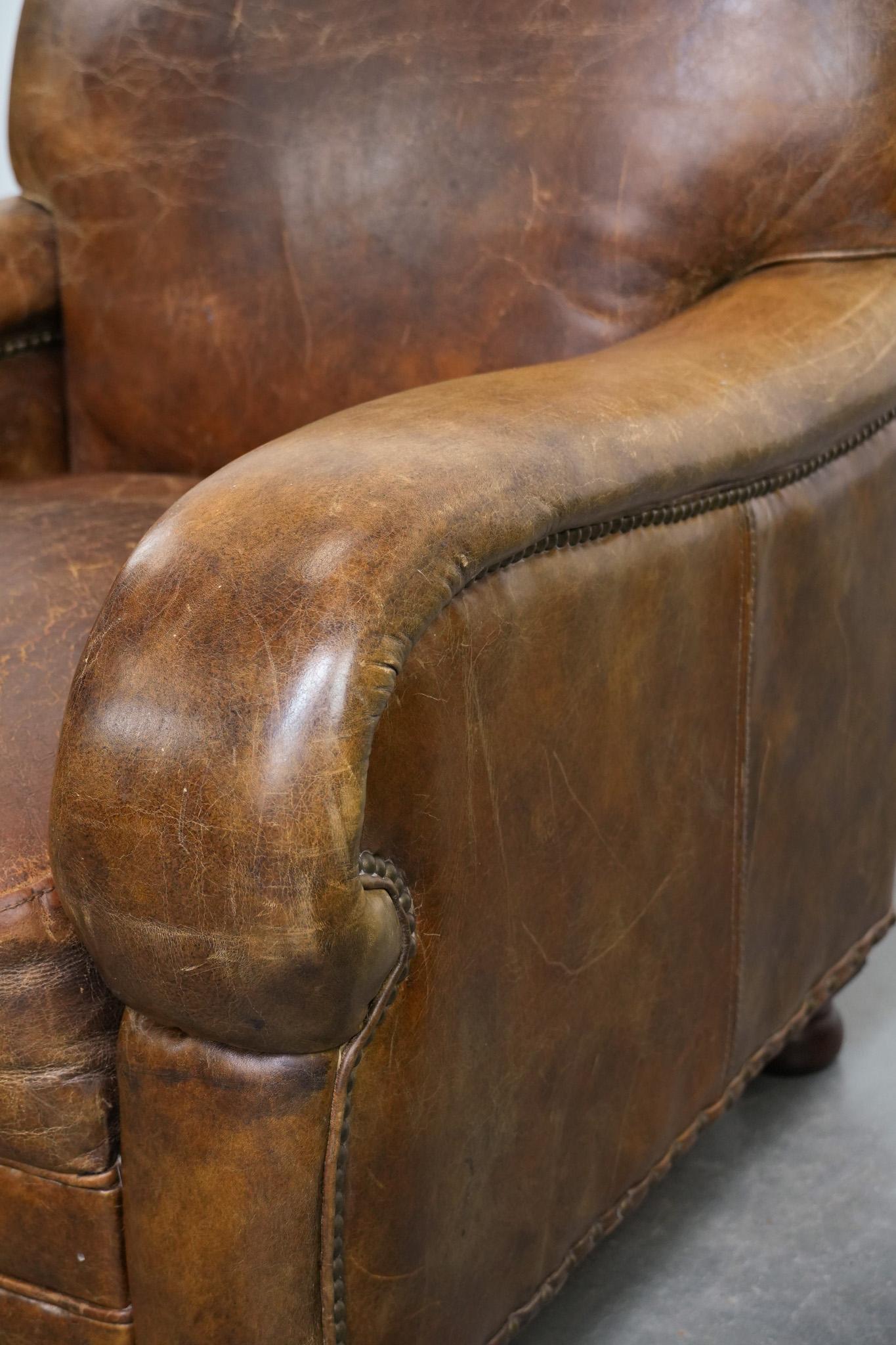Vintage grained cowhide leather armchair with rounded shapes en vente 5
