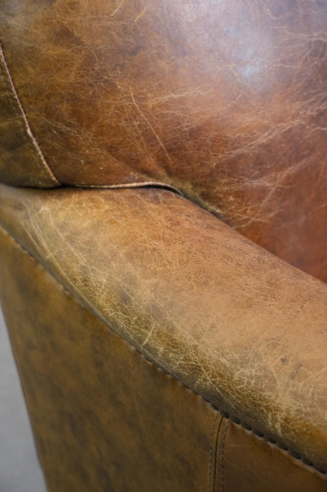 Vintage grained cowhide leather armchair with rounded shapes en vente 7