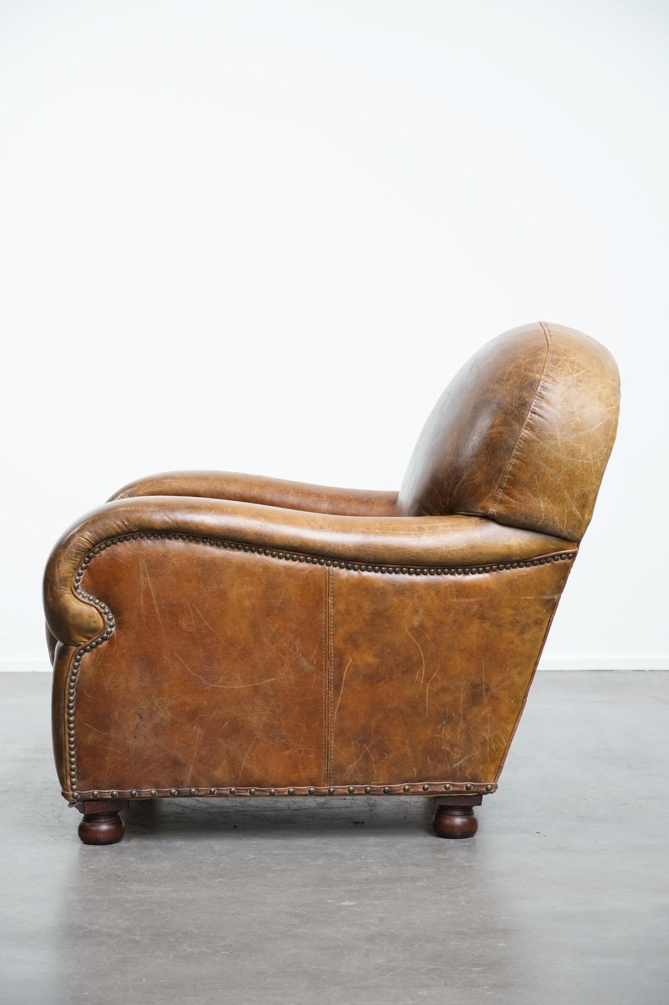 Vintage grained cowhide leather armchair with rounded shapes Bon état - En vente à Harderwijk, NL