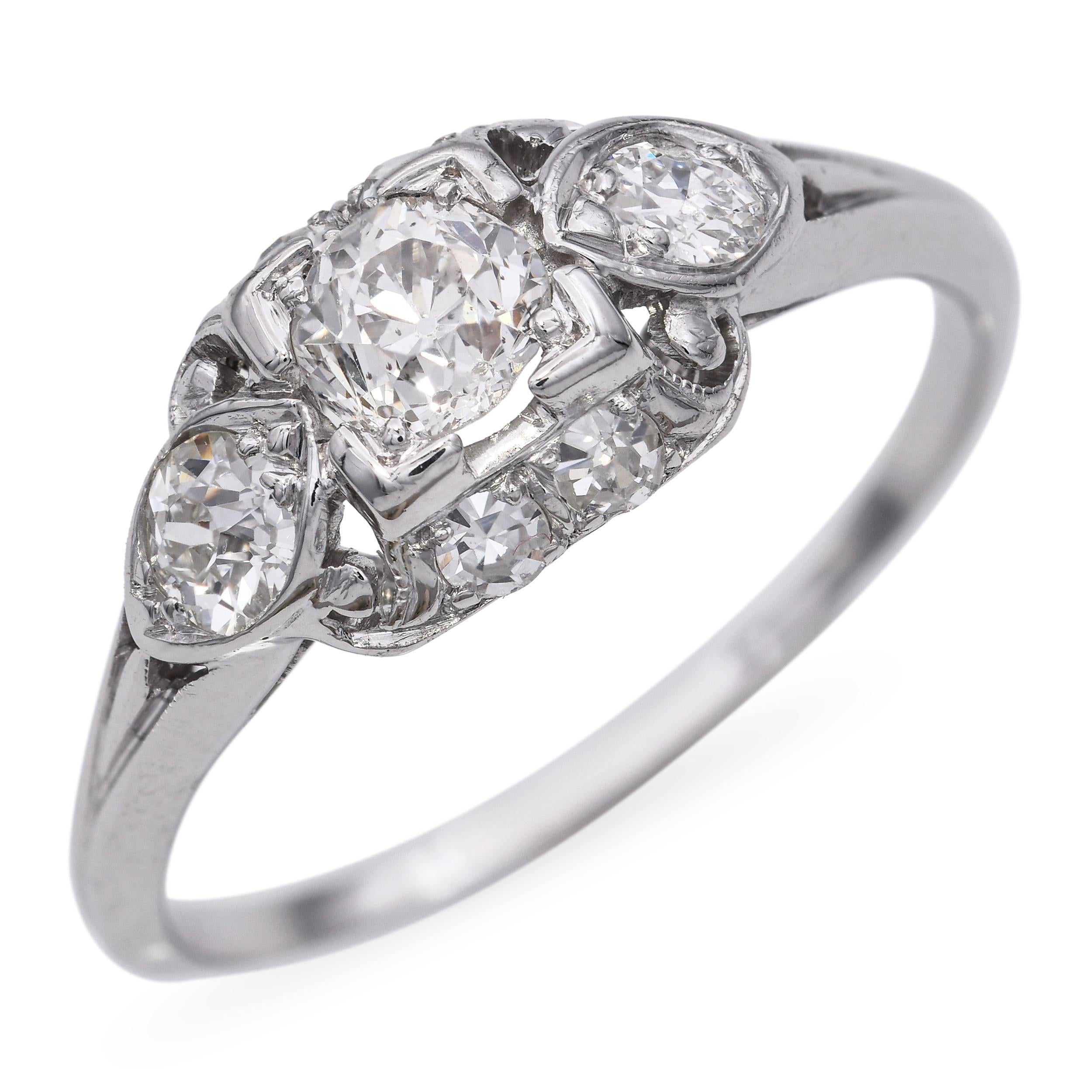 Questo anello di fidanzamento vintage Granat è realizzato in lussuoso oro bianco 18 carati e sfoggia un totale di 0,45 carati di diamanti scintillanti. Grazie alla sua raffinata lavorazione e alle proporzioni equilibrate, l'anello presenta un