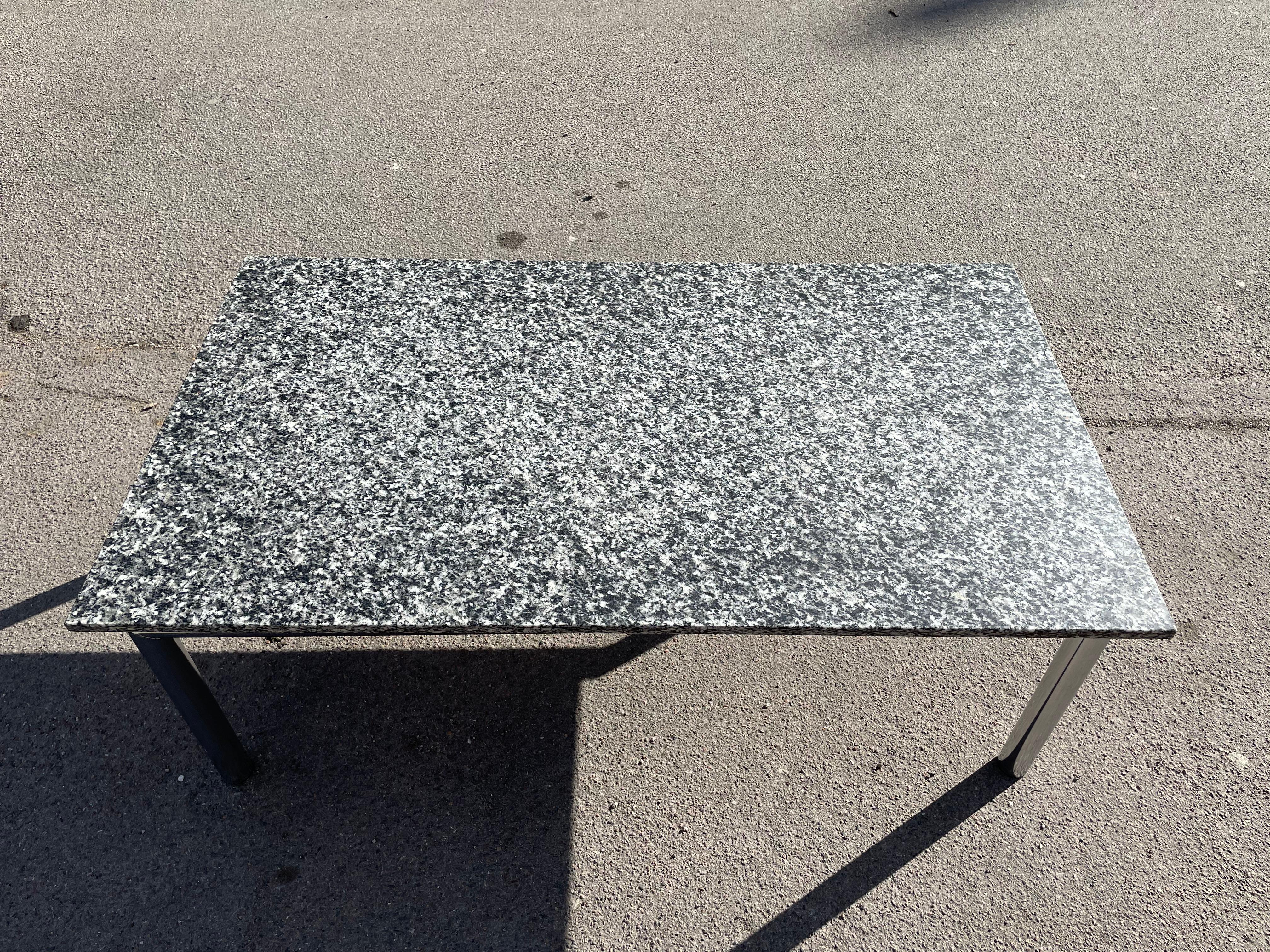 Table basse vintage en granit et chrome, années 1980 Bon état - En vente à Copenhagen, DK