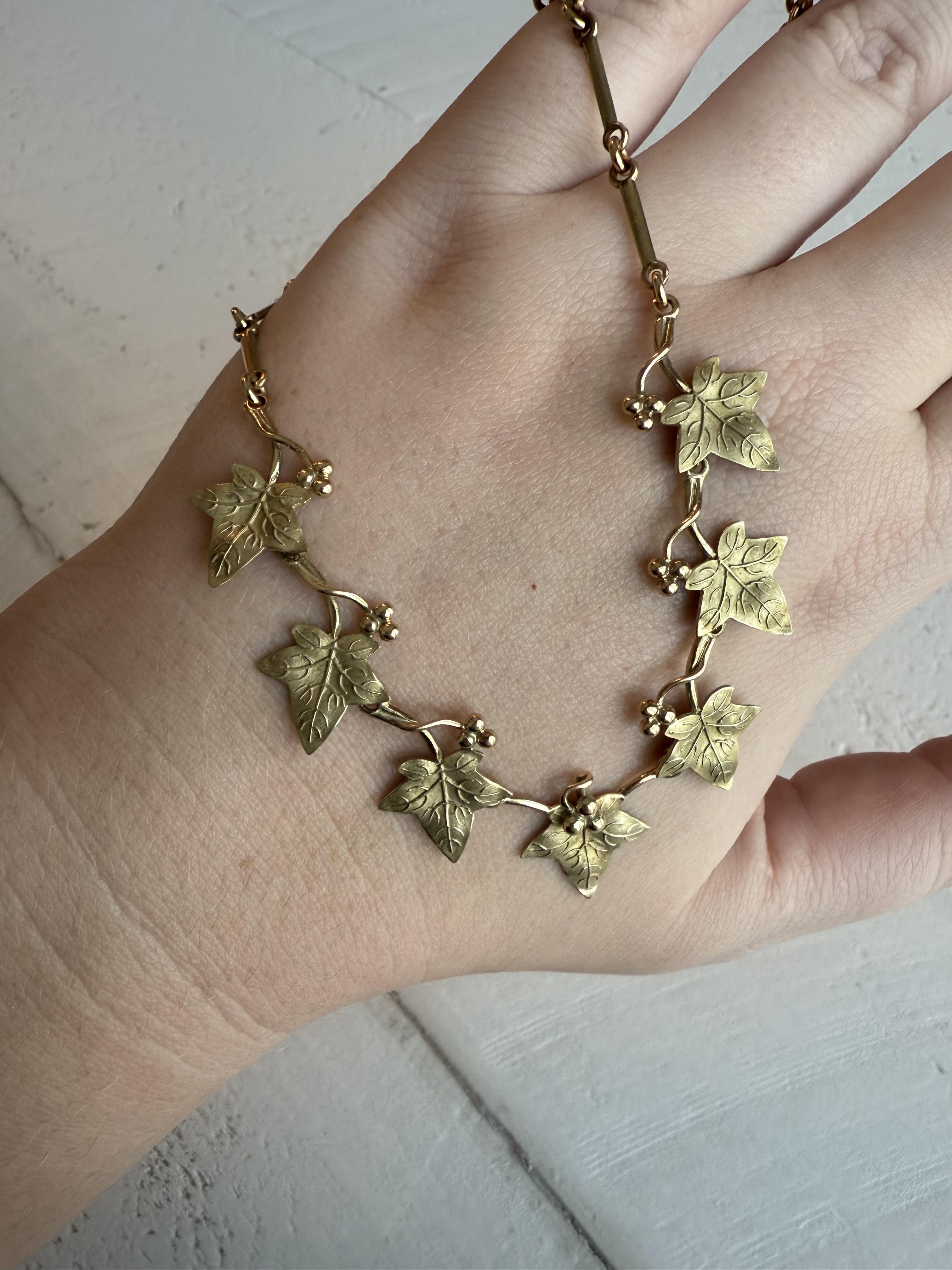 Vintage Grape Leaf Italienisch gemacht Halskette 14K Gelbgold Damen im Angebot