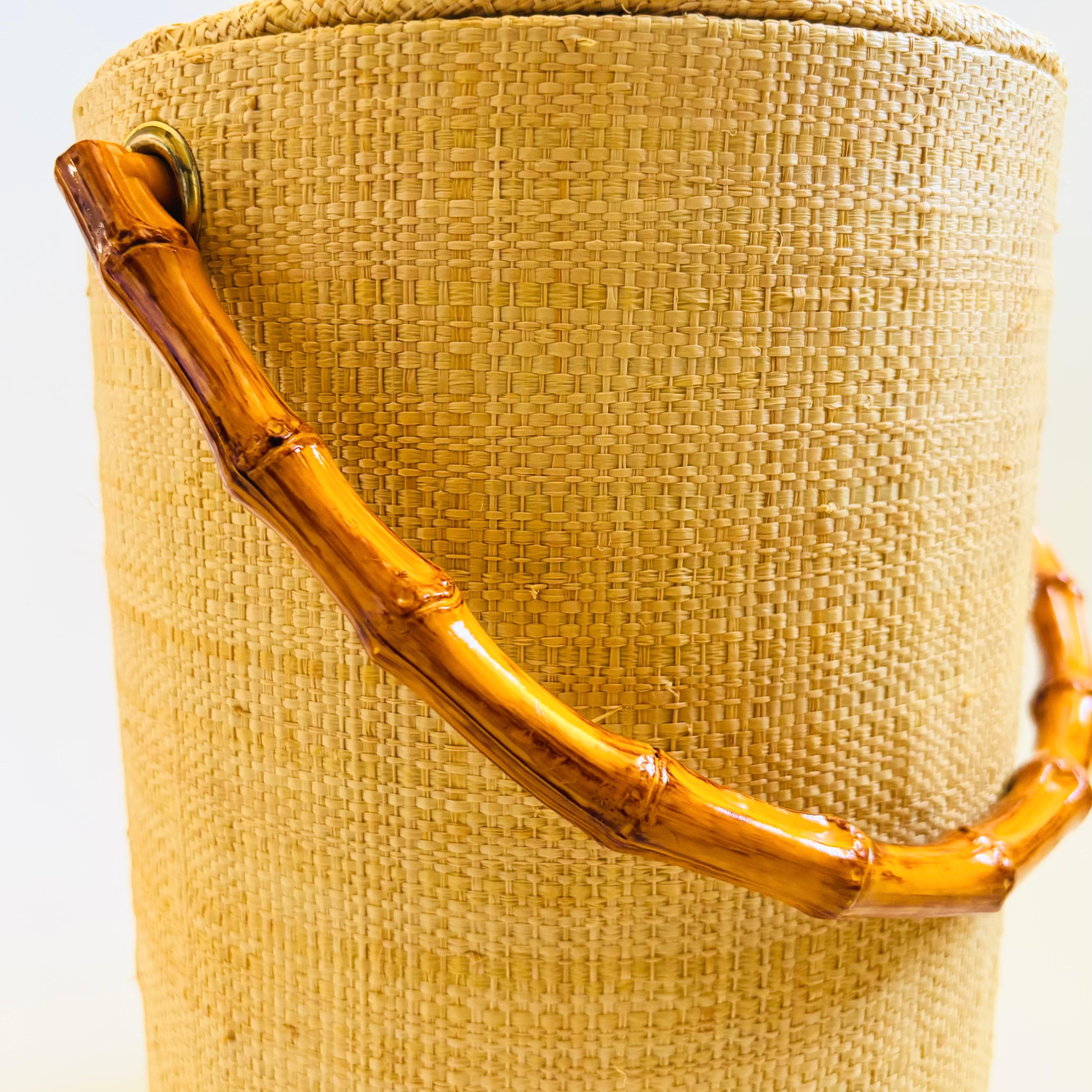 Vintage Grasscloth Ice Bucket In Good Condition For Sale In Fairfield, CA