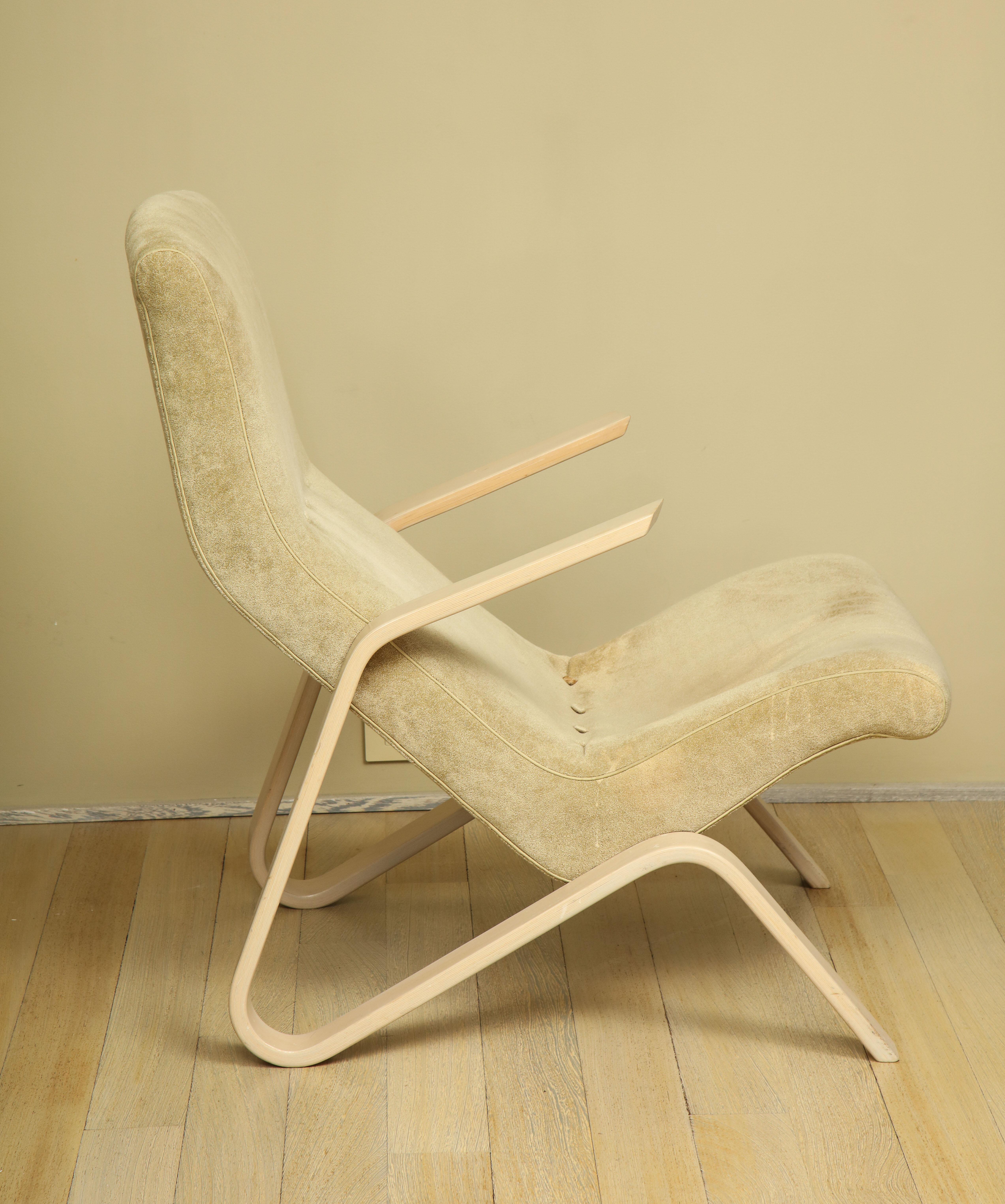 An early grasshopper chair by Eero Saarinen for Knoll. USA, circa 1970. Made of a signature bentwood frame and recovered in off-white fabric as shown.

Provenance: The New York City residence of Kevin Sharkey; published in Martha Strewat Living