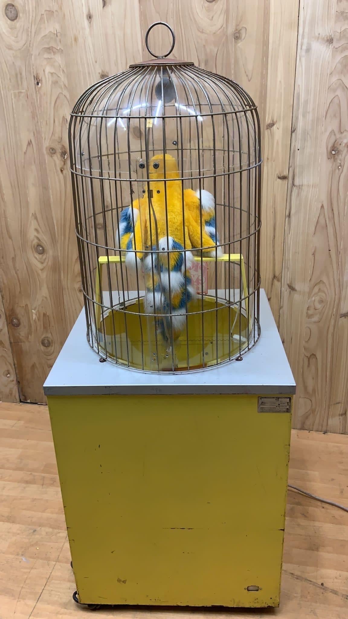 Vintage Gray Hound Loro Parlanchín Premio Cada Vez Máquina expendedora en venta 4
