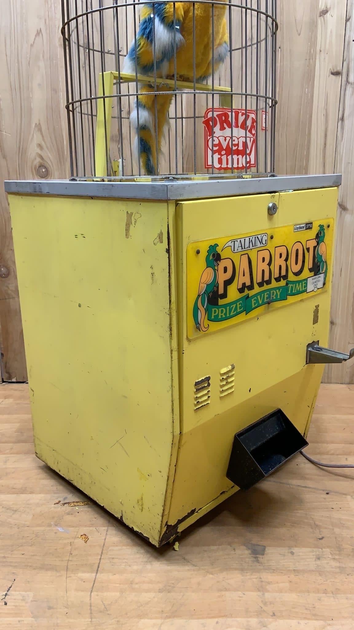 Vintage Gray Hound Loro Parlanchín Premio Cada Vez Máquina expendedora en Bueno estado para la venta en Chicago, IL