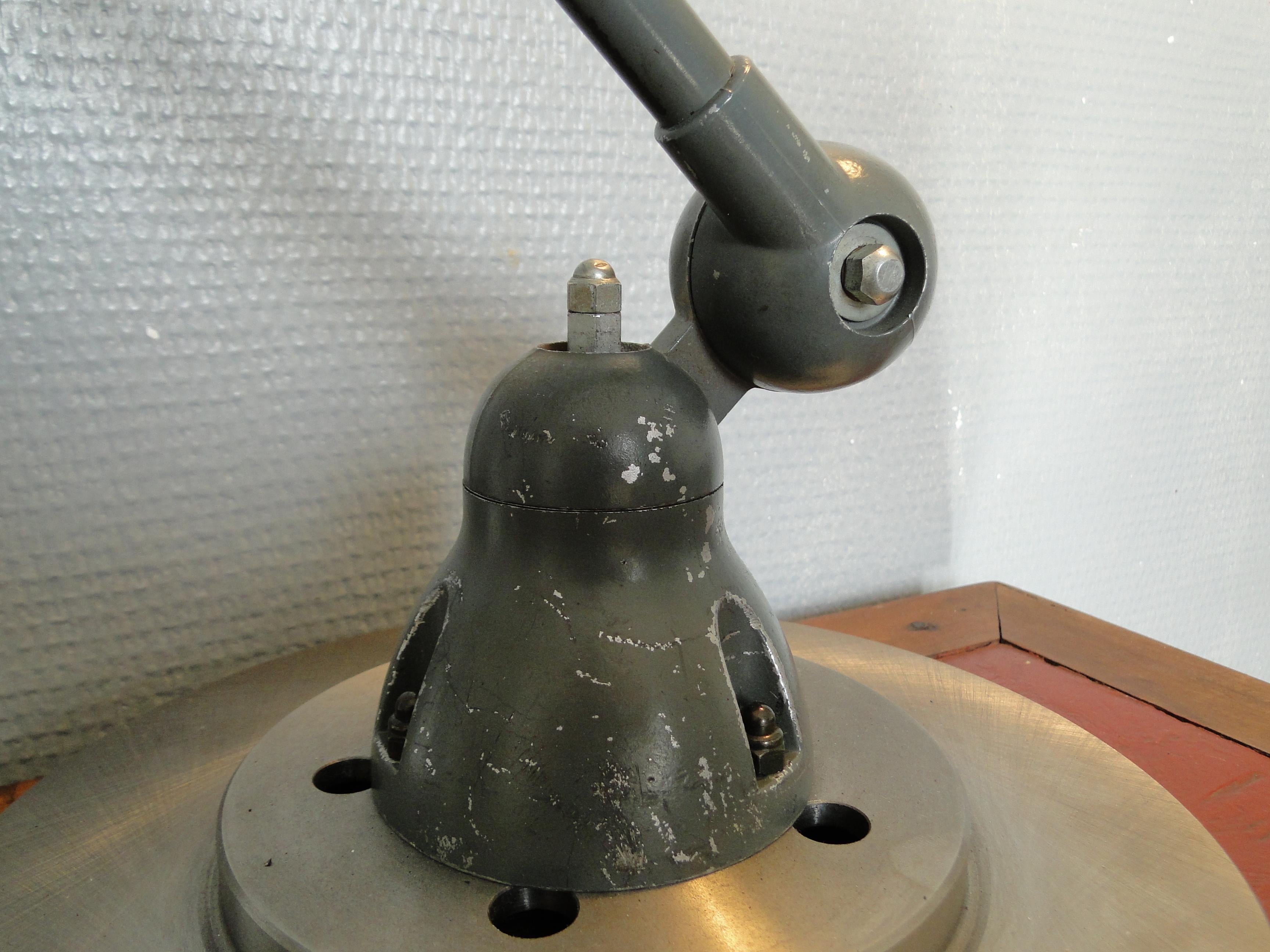 Jean Louis Domecq Jielde Vintage Graue Lampe mit 2 Armen, Frankreich (Industriell) im Angebot
