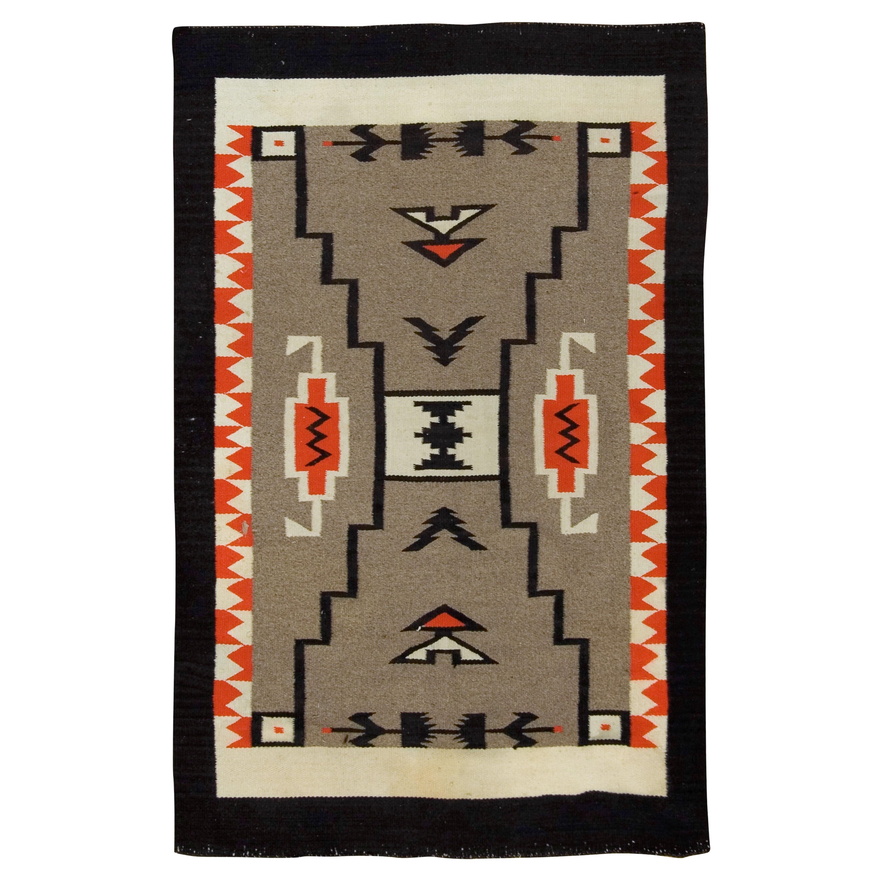 Tappeto grigio vintage dei nativi americani Navajo 3'9 X 5'1 in vendita