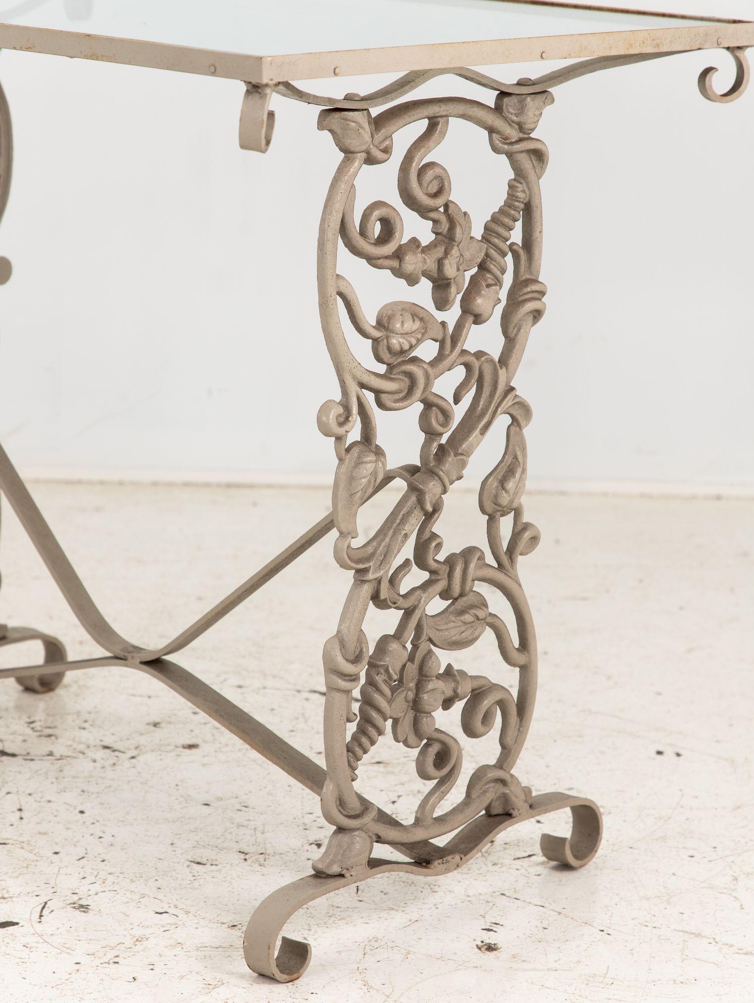 Vintage Gray Painted Iron Garden Table Console In Good Condition For Sale In South Salem, NY