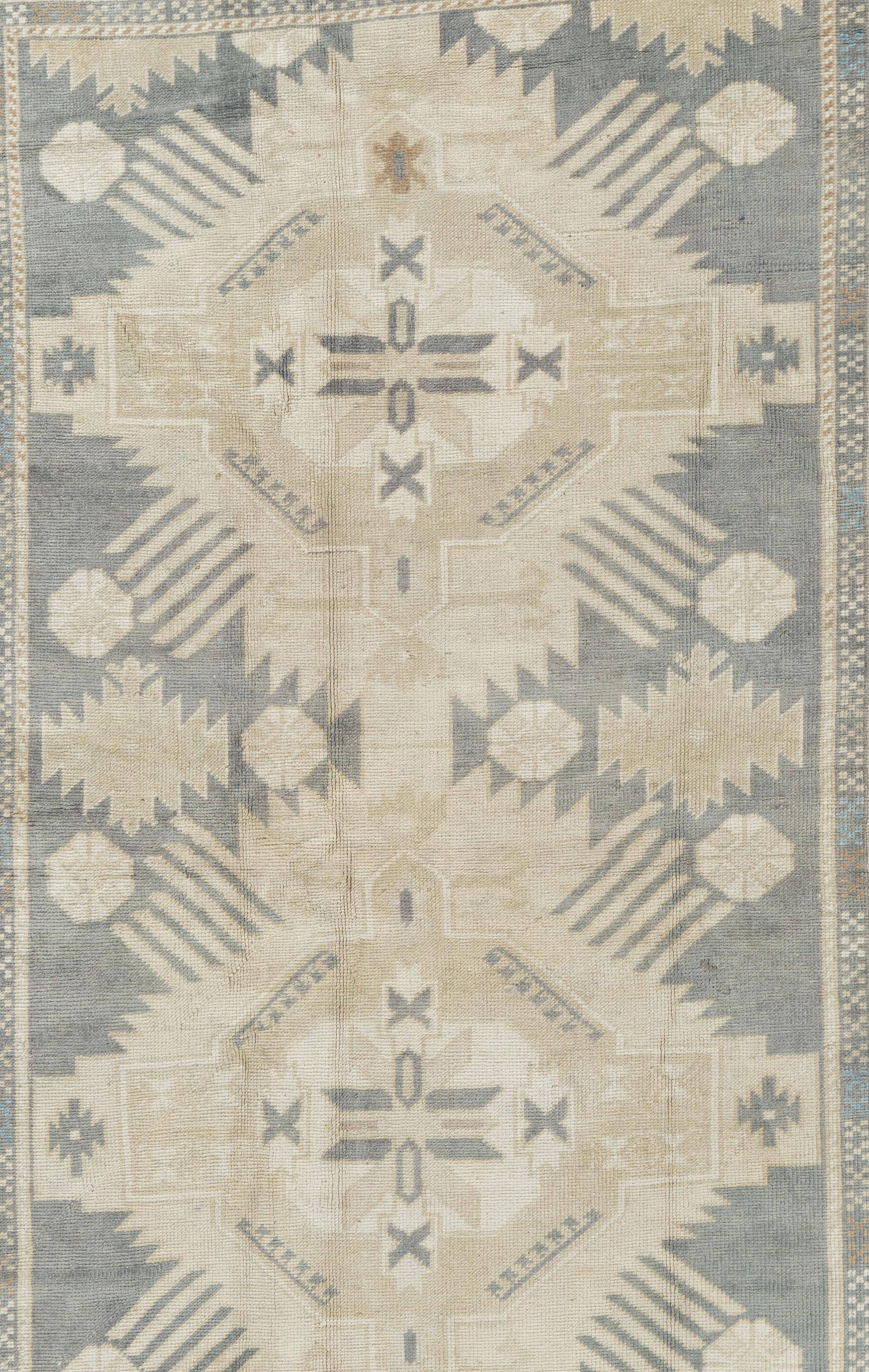Grauer türkischer Oushak-Teppich im Vintage-Stil 4' X 6' (Türkisch) im Angebot