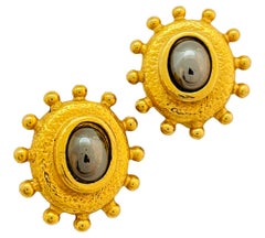 Orecchini a clip d'epoca GRAZIANO in oro e vetro etrusco di design