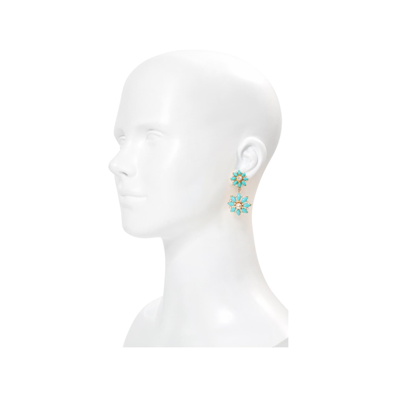 Pendientes vintage Graziano de oro con turquesa de imitación y perla de imitación Circa años 80 en Bueno estado para la venta en New York, NY