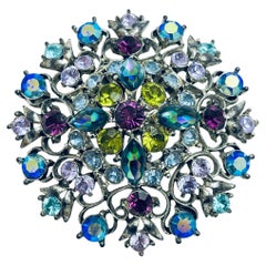 Broche vintage signée GRAZIANO, de couleur argentée avec strass