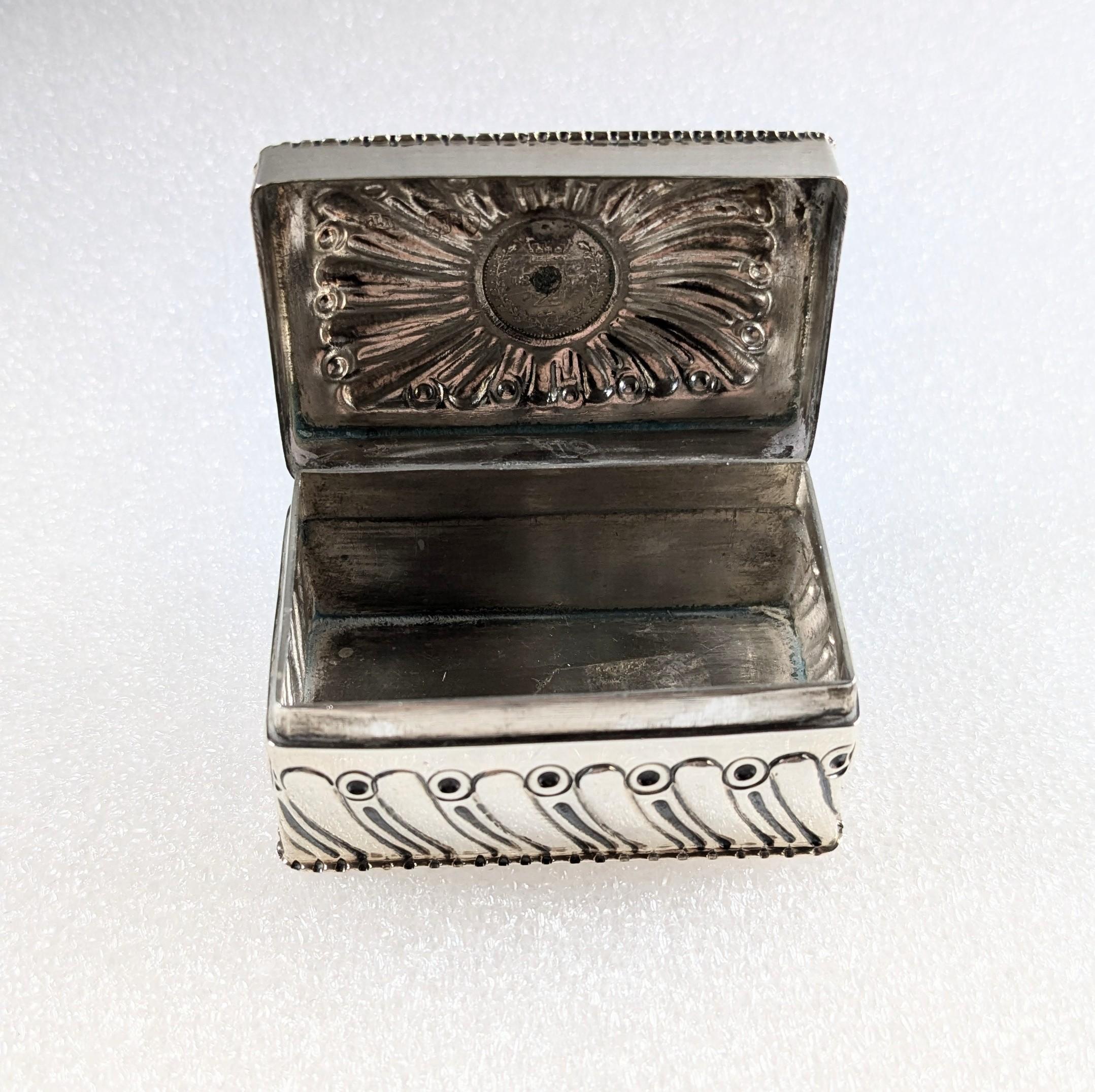 Spanish Vintage Great Britain Silver 3  Pill Box 