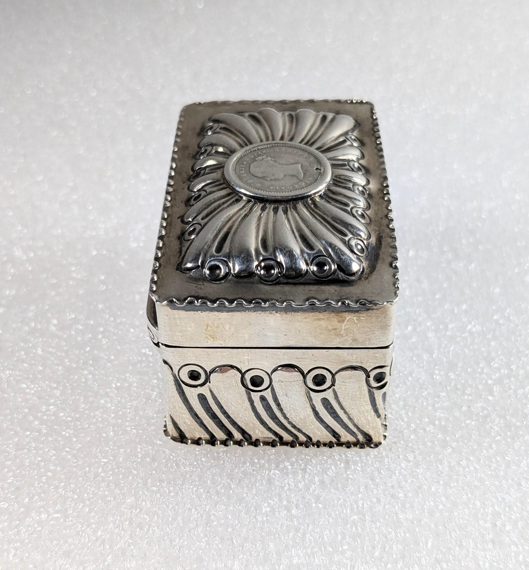 Vintage Great Britain Silver 3  Pill Box 