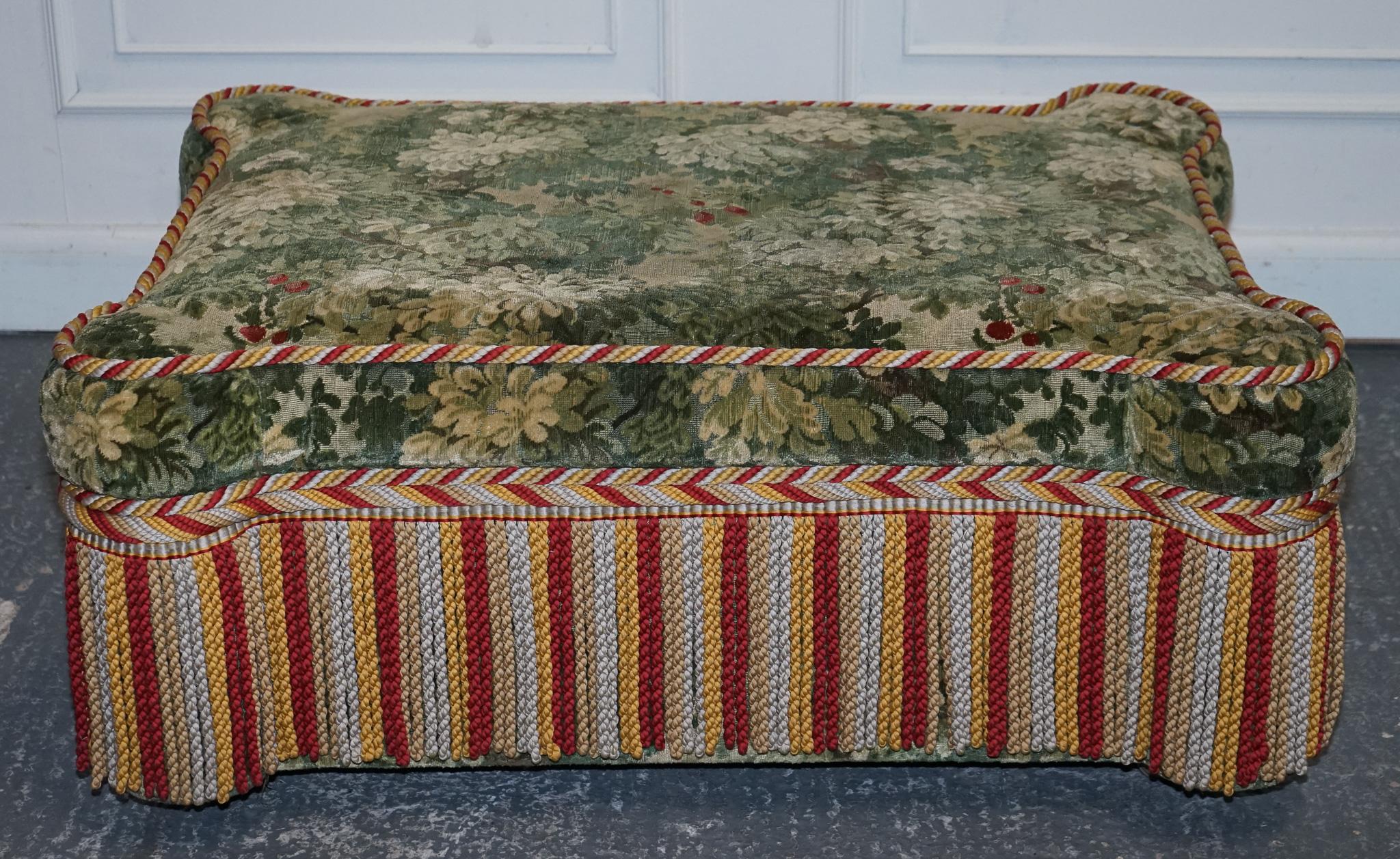 British VINTAGE GREAT HARDWICKE TAPESTRY FABRIC OTTOMAN WITH TASSELS AND FRiNGE For Sale