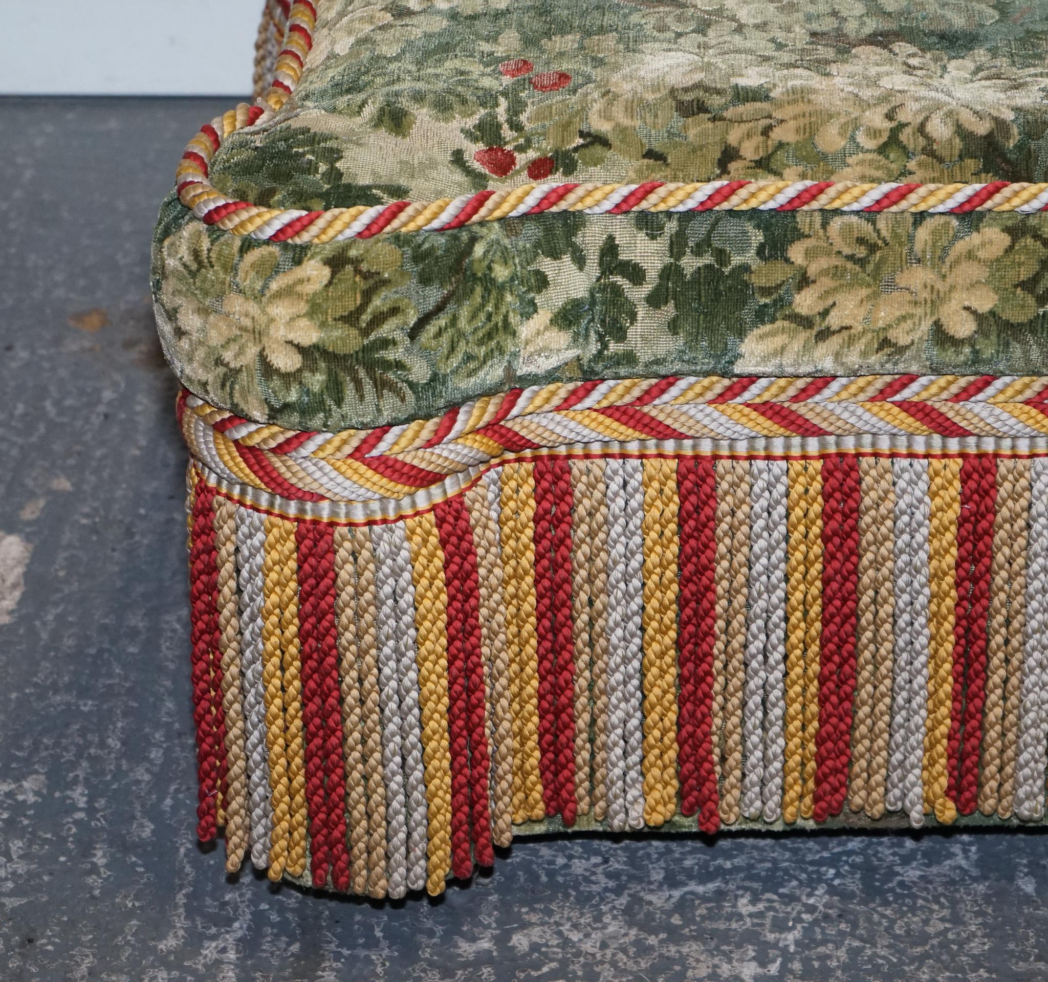 Hand-Crafted VINTAGE GREAT HARDWICKE TAPESTRY FABRIC OTTOMAN WITH TASSELS AND FRiNGE For Sale