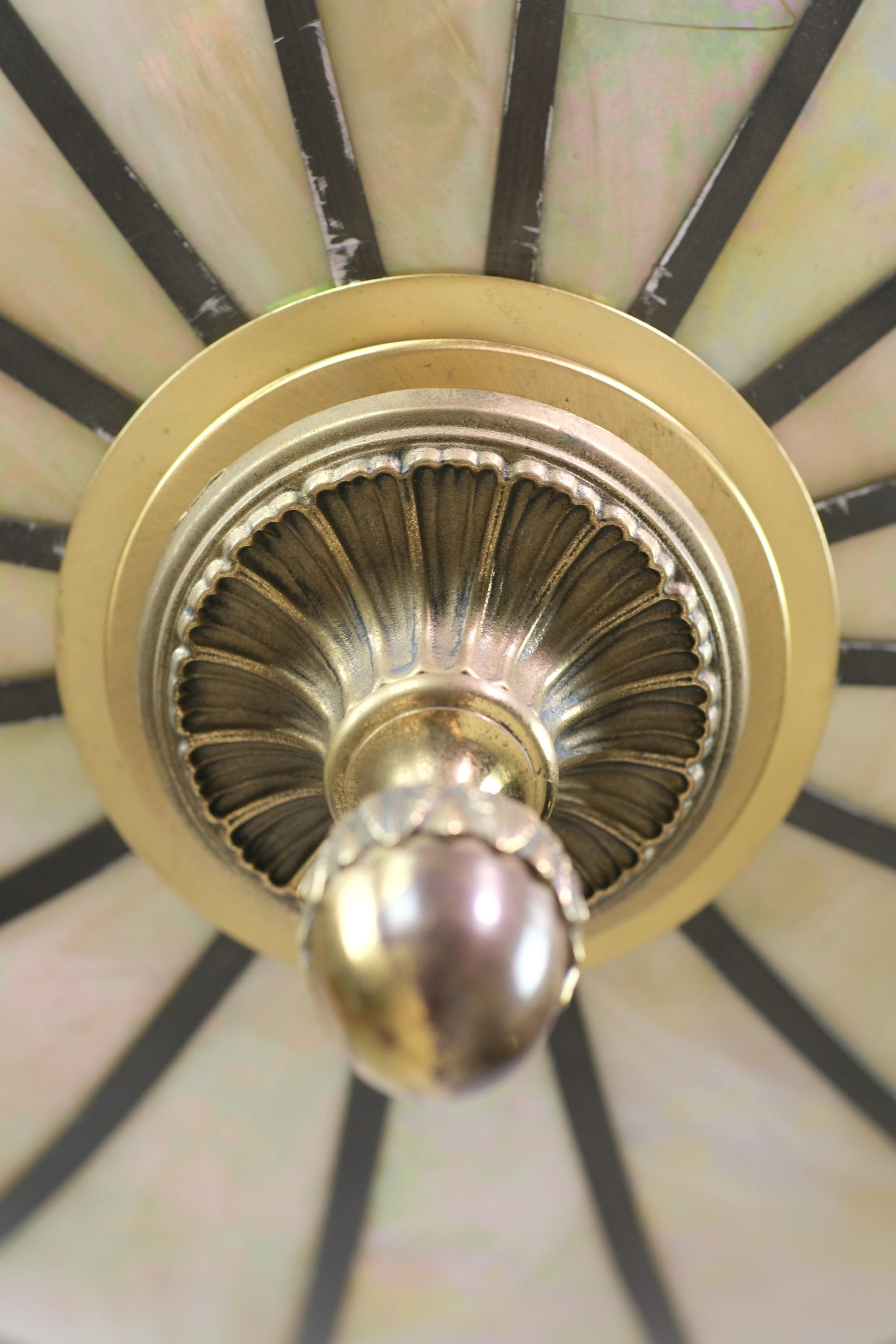 Greco Roman Detail Bronze Dish Suspension Light Quantité disponible en vente 4