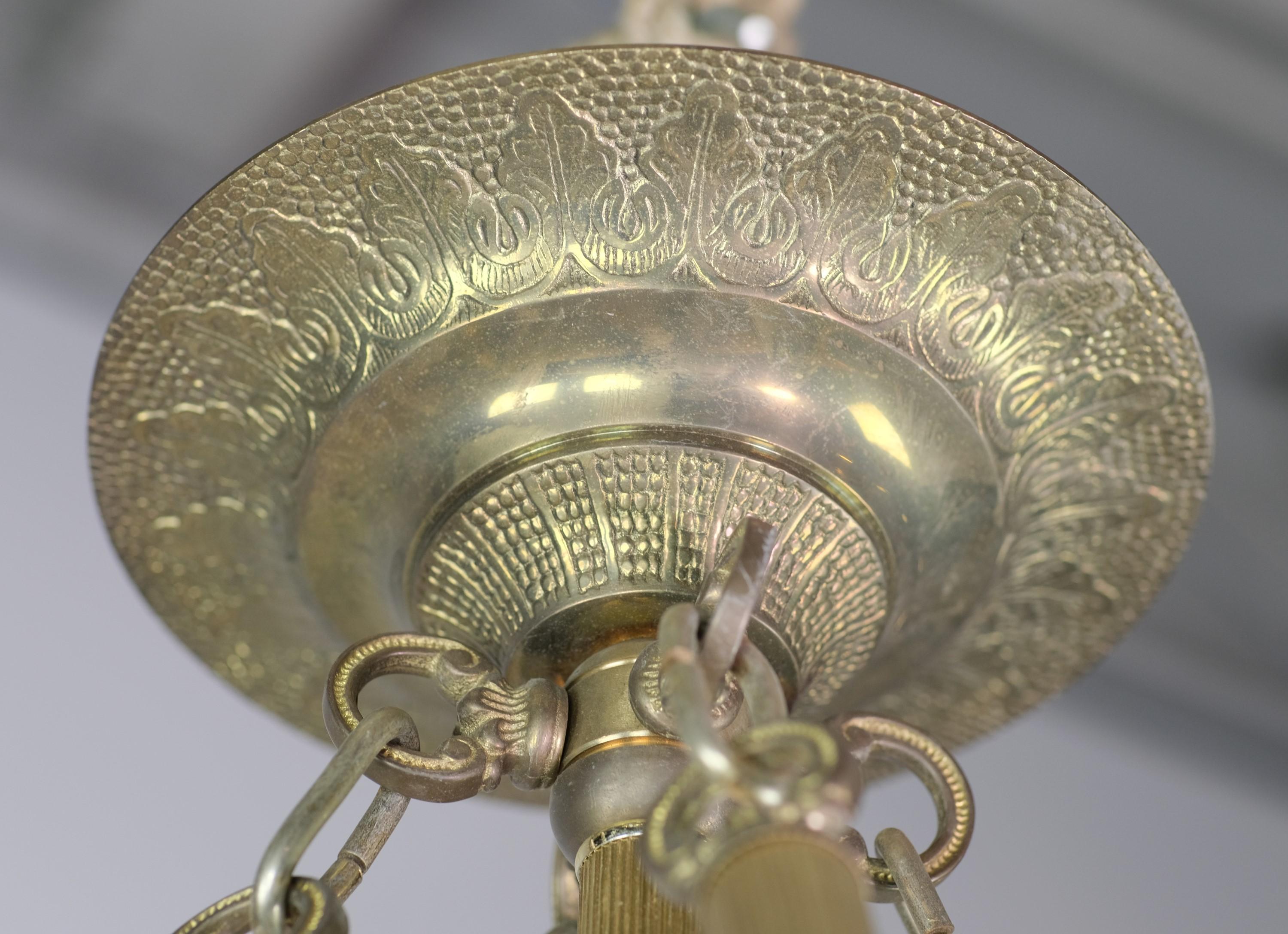 Greco Roman Detail Bronze Dish Suspension Light Quantité disponible en vente 9