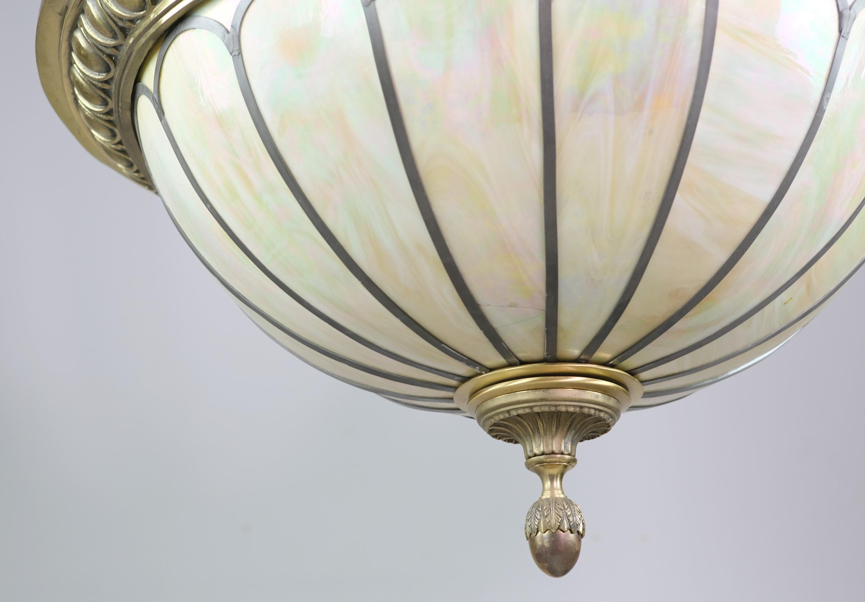 Greco Roman Detail Bronze Dish Suspension Light Quantité disponible en vente 1