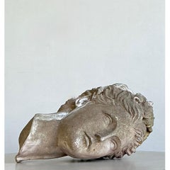 Scultura vintage di una testa in resina patinata in stile greco-romano