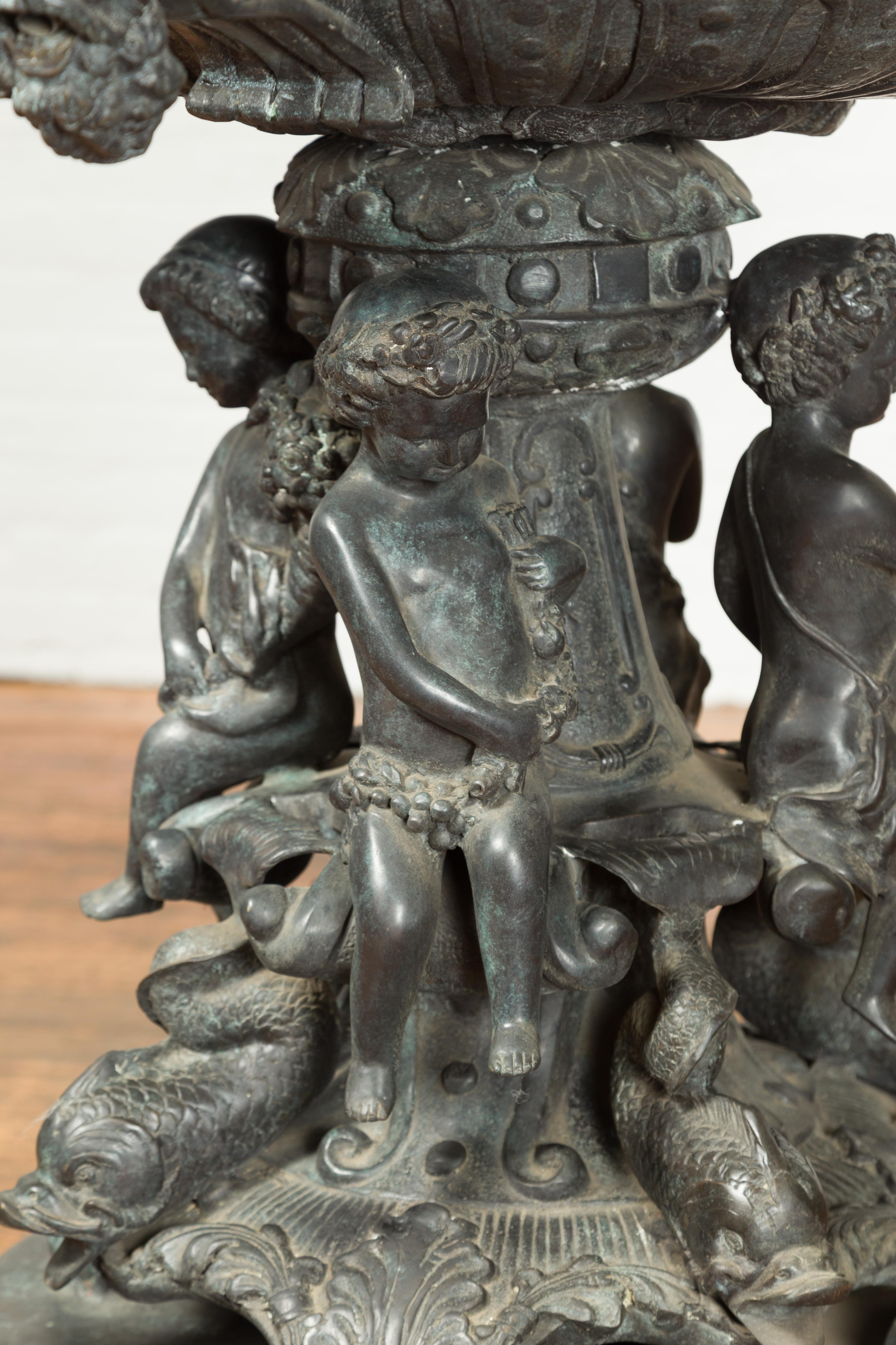 Fontaine vintage en bronze coulé de style Greco-Romain avec Nymphe, Tritons et Putti en vente 8