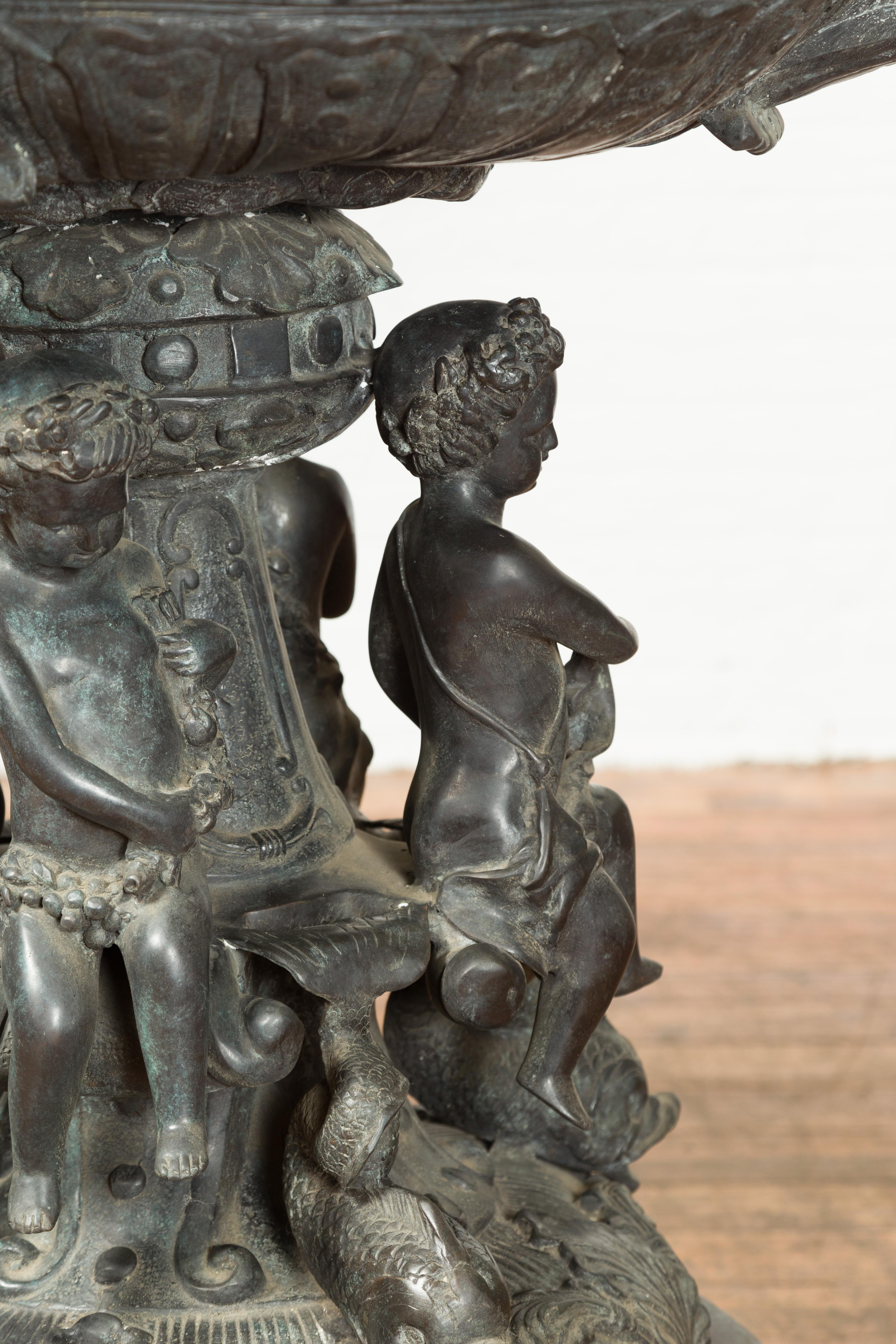 Fontaine vintage en bronze coulé de style Greco-Romain avec Nymphe, Tritons et Putti en vente 10