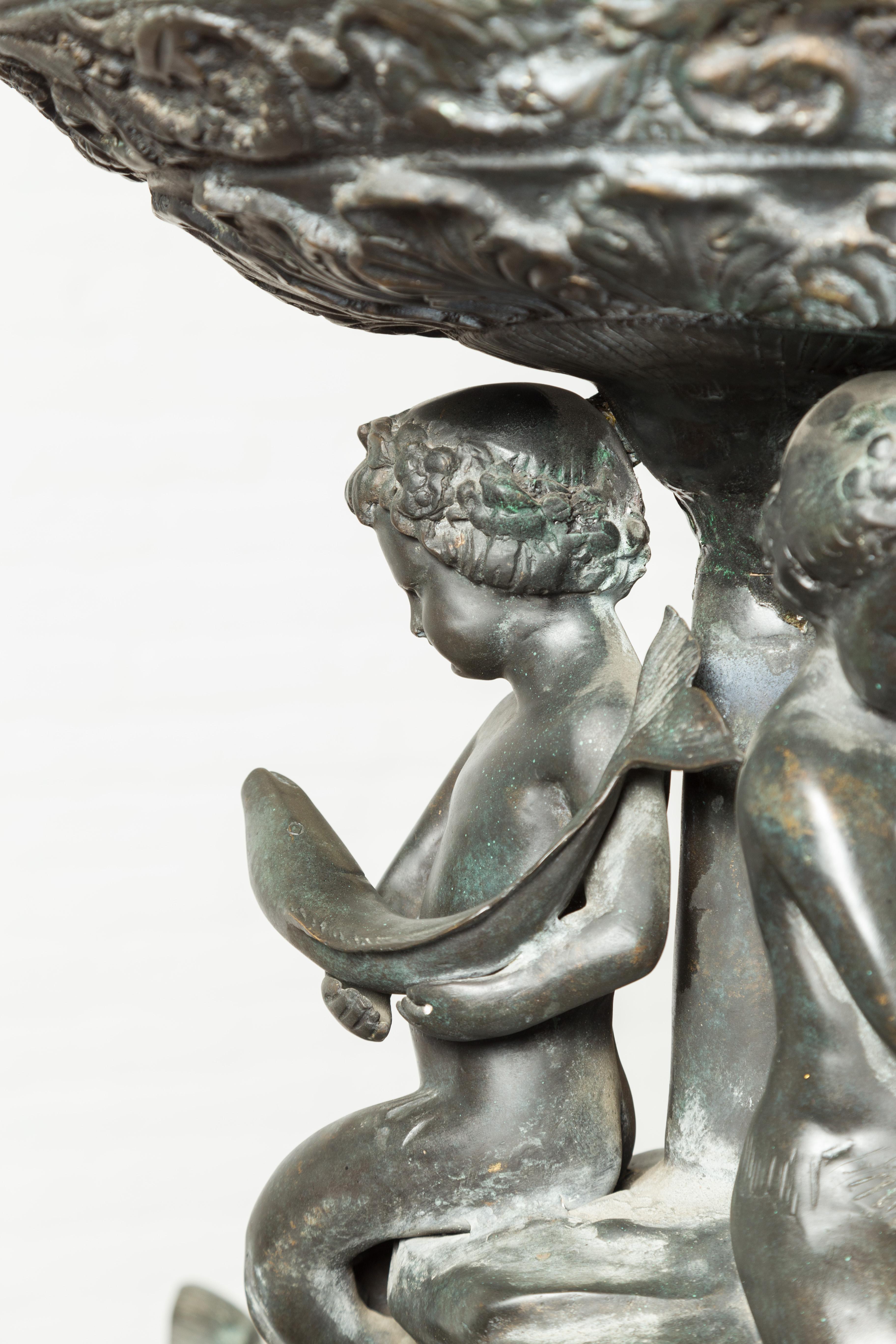 Fontaine vintage en bronze coulé de style Greco-Romain avec Nymphe, Tritons et Putti en vente 11