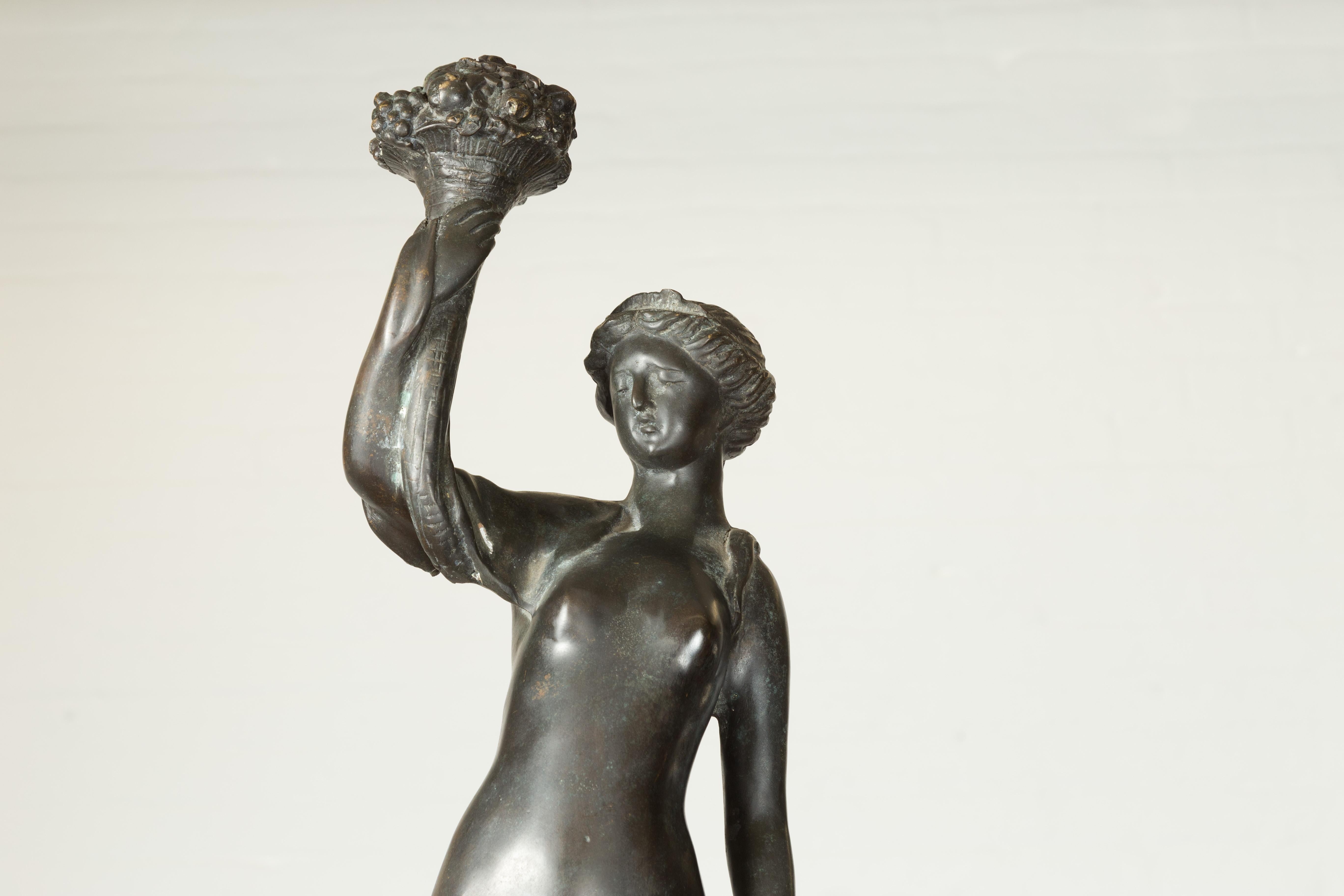 20ième siècle Fontaine vintage en bronze coulé de style Greco-Romain avec Nymphe, Tritons et Putti en vente