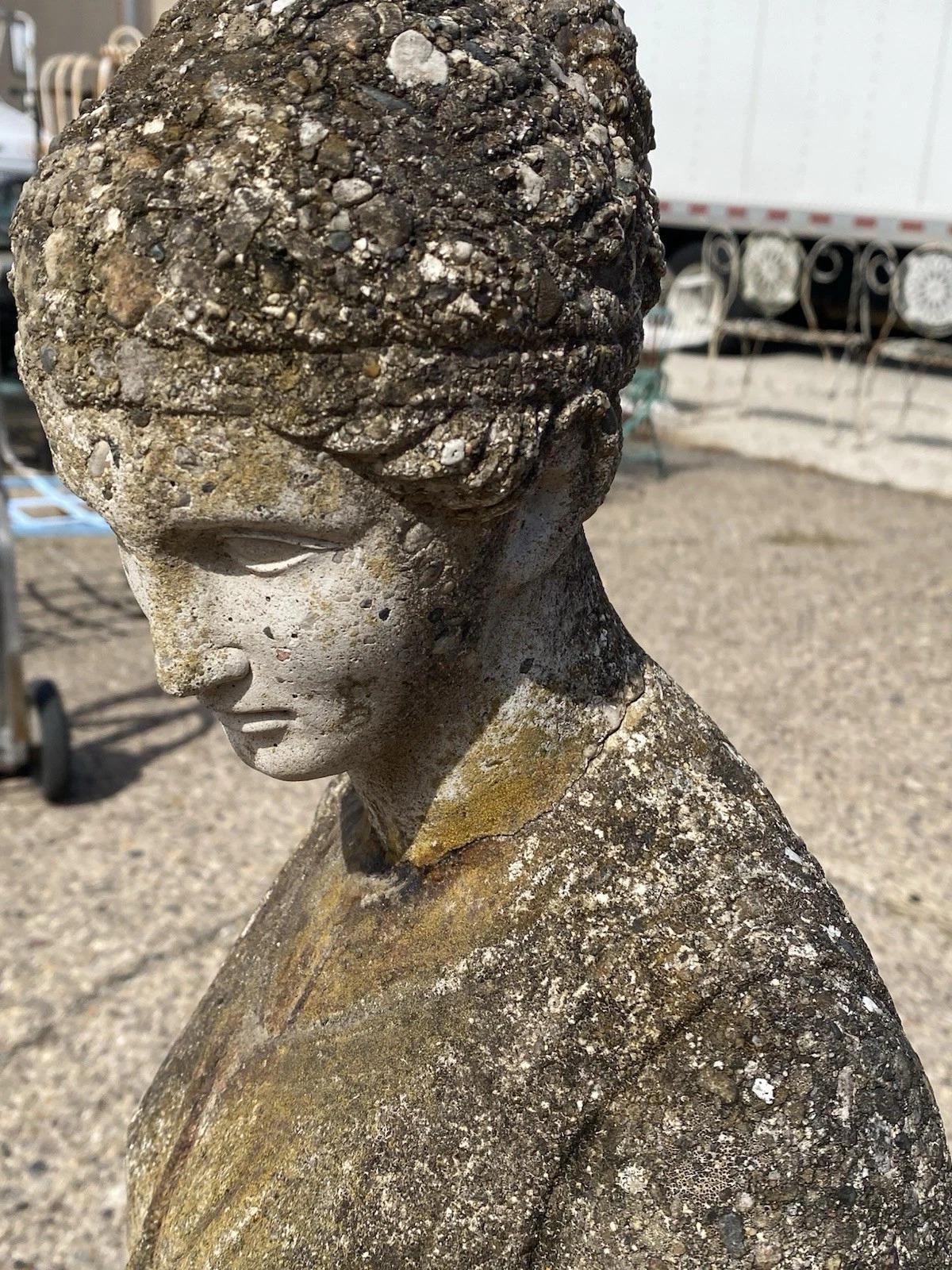 Statua da giardino d'epoca della dea greca classica Hebe, in cemento armato, da 40