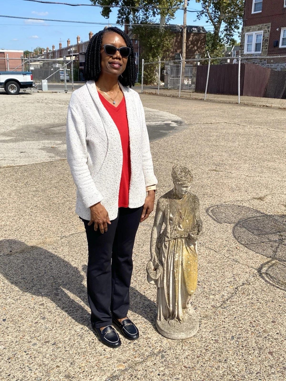 Inviaci un messaggio con il tuo codice postale per richiedere un preventivo per la spedizione negli Stati Uniti.

Statua da giardino vintage in stile greco-classico 