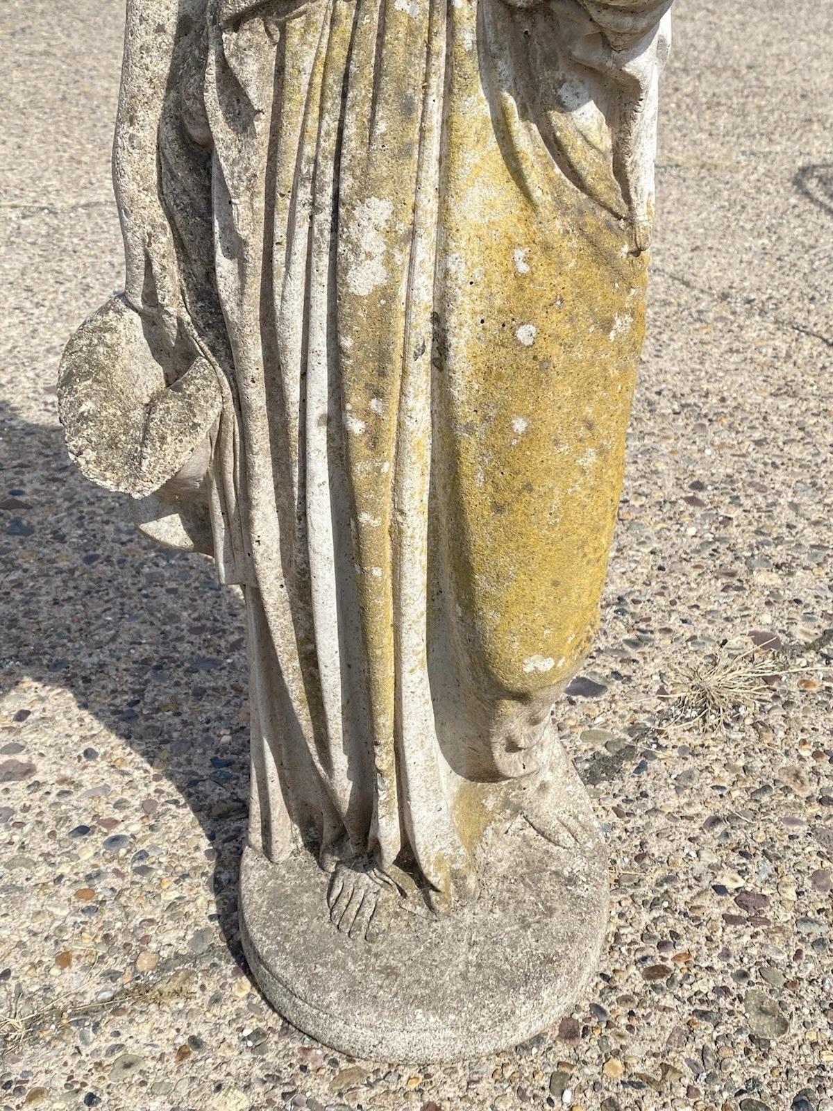 Statua da giardino d'epoca della dea greca classica Hebe, in cemento armato, da 40