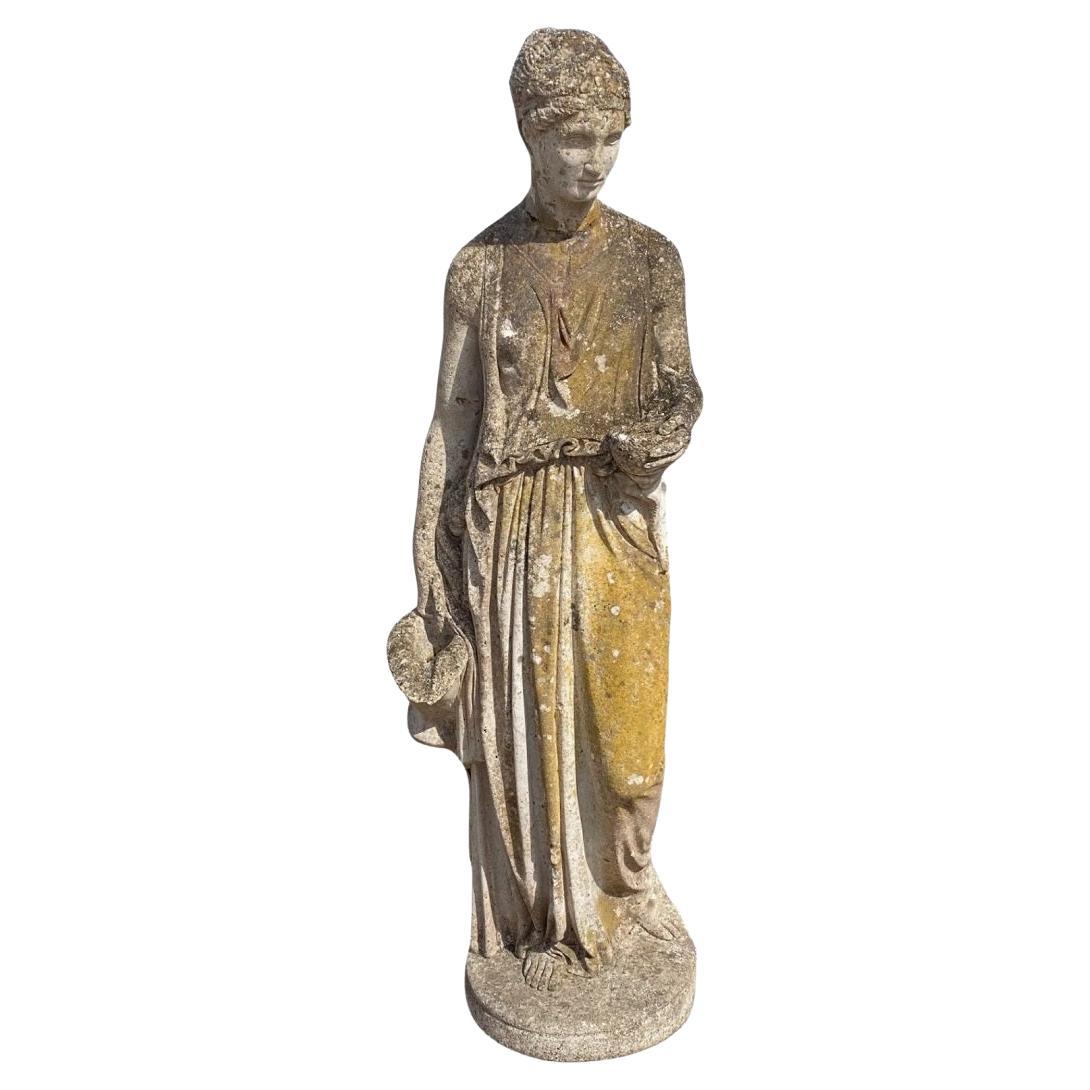 Statua da giardino d'epoca della dea greca classica Hebe, in cemento armato, da 40". in vendita