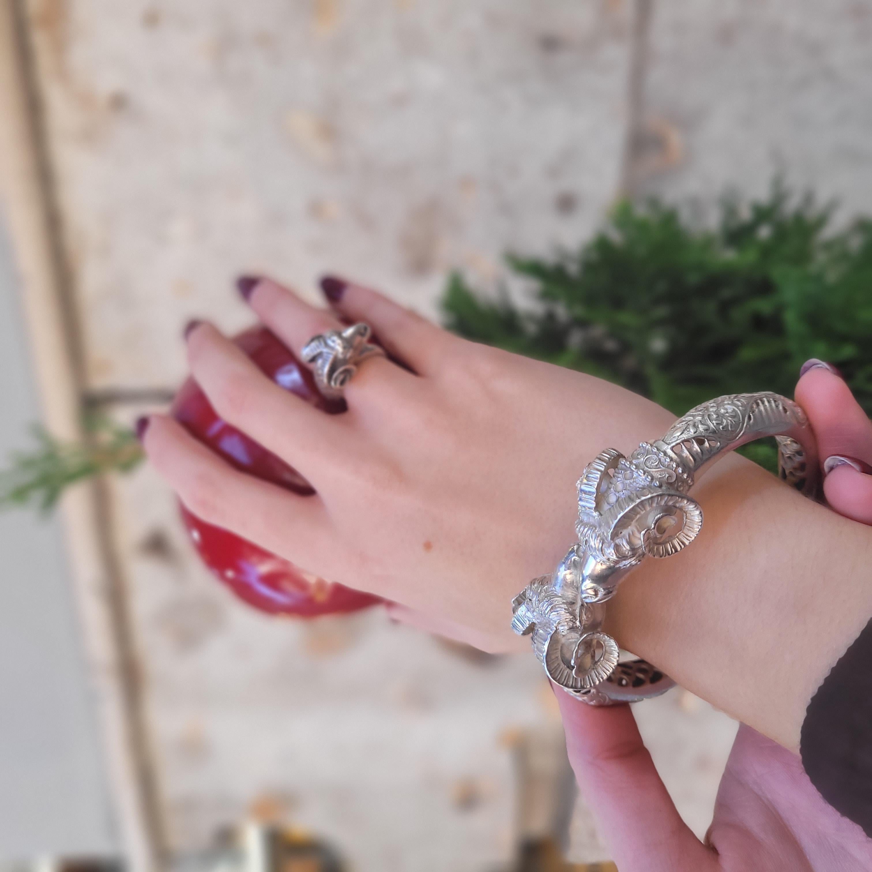 Art Nouveau Gioielli greci d'epoca Bracciale con testa di ariete / Bangle in argento 925 in vendita