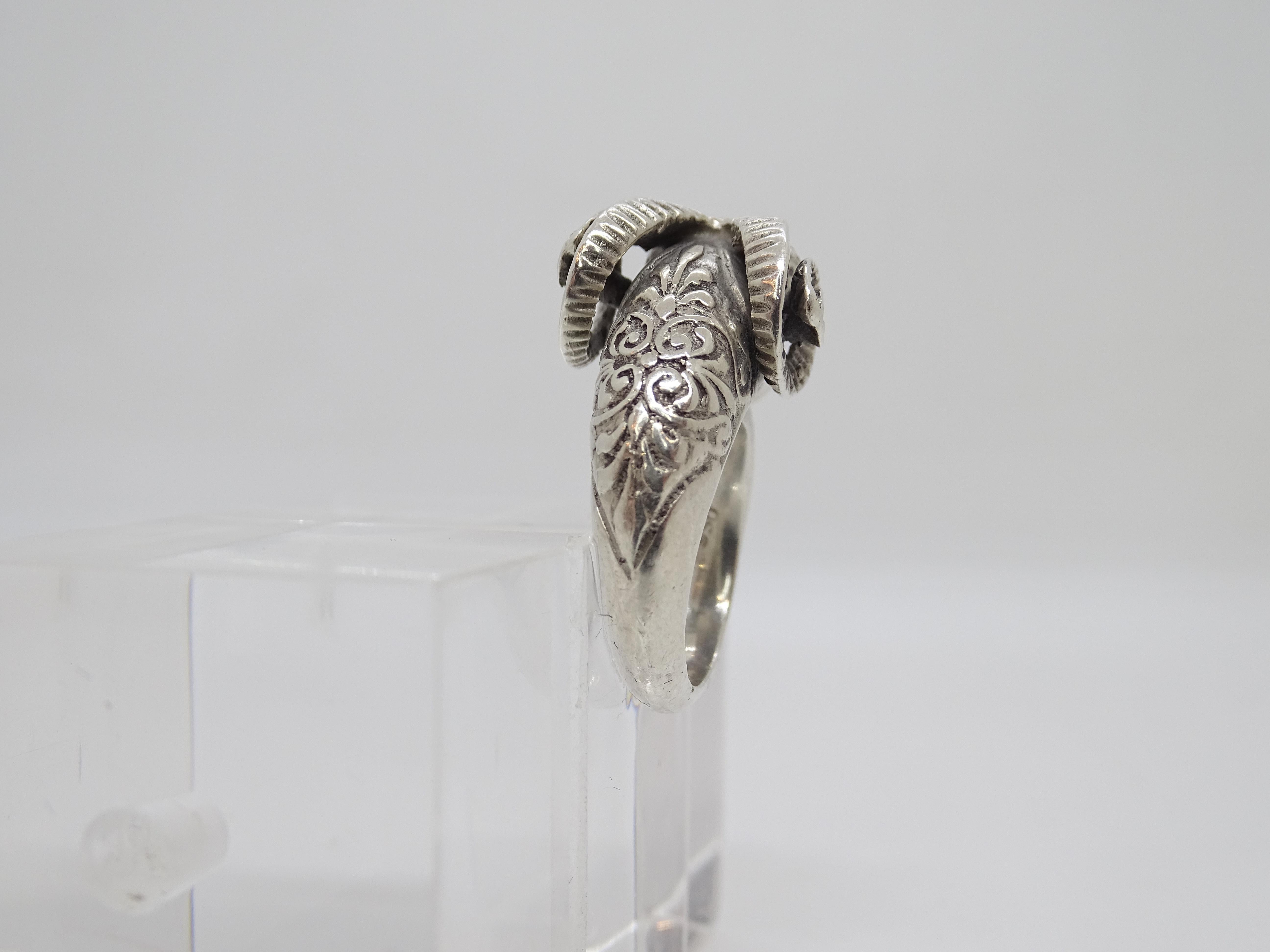 Anello greco d'epoca in argento 925 Testa di ariete in vendita 5